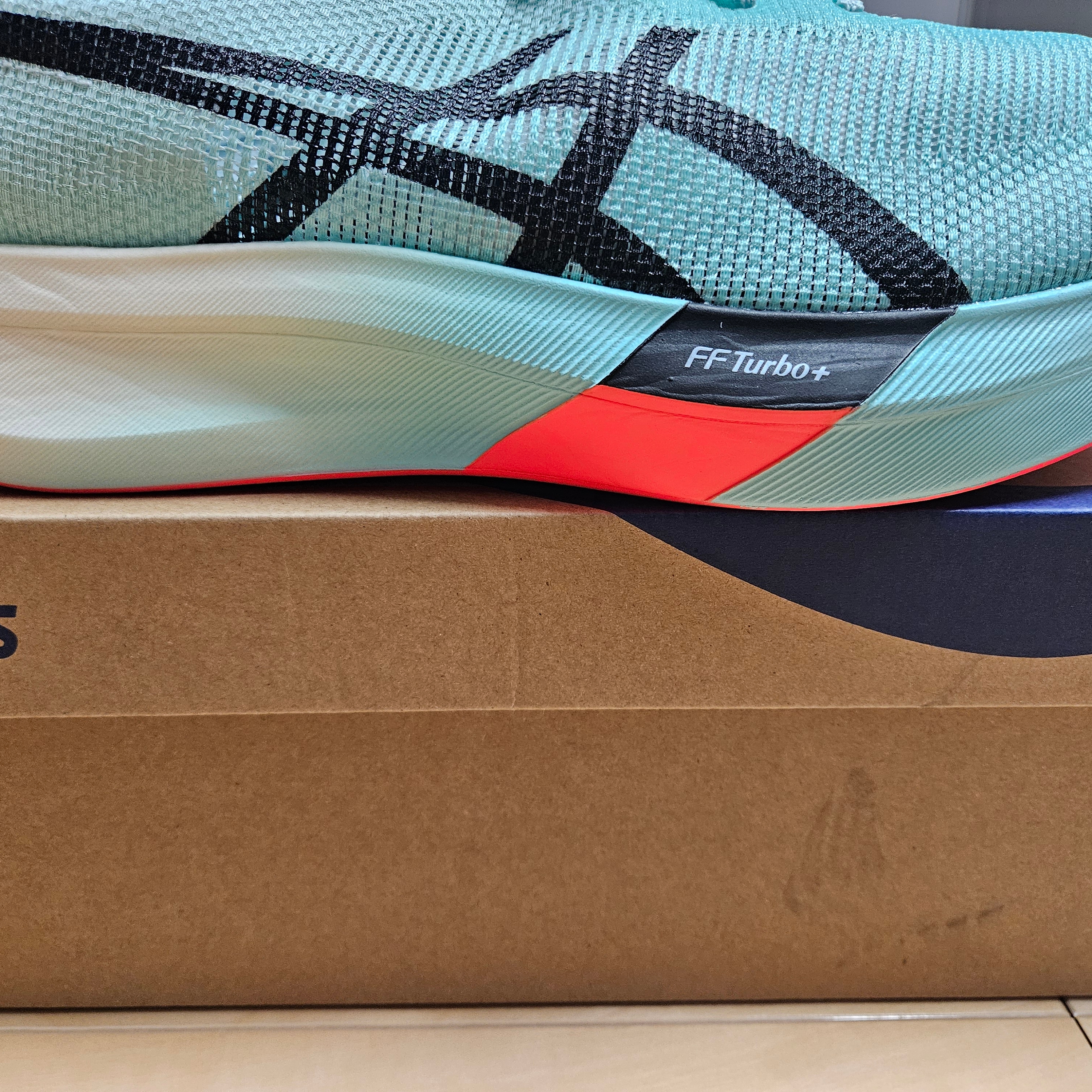 Asics Metaspeed Sky Paris Illuminate Mint Black 착용 스타일 - 7
