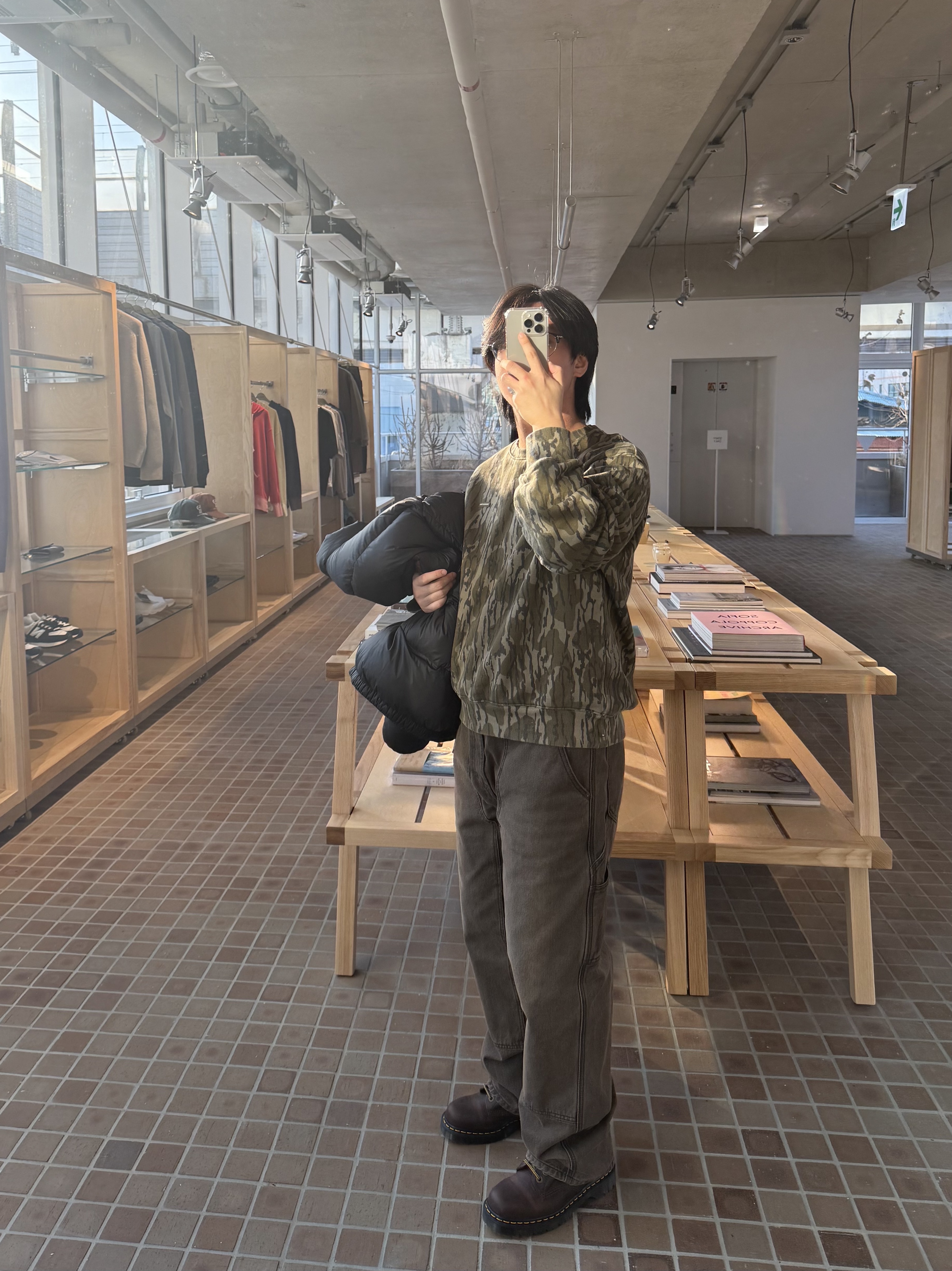 Dr. Martens x Thisisneverthat 1460 Waxed Full Grain Brown, Thisisneverthat Pertex T Down Jacket Black 착용 스타일