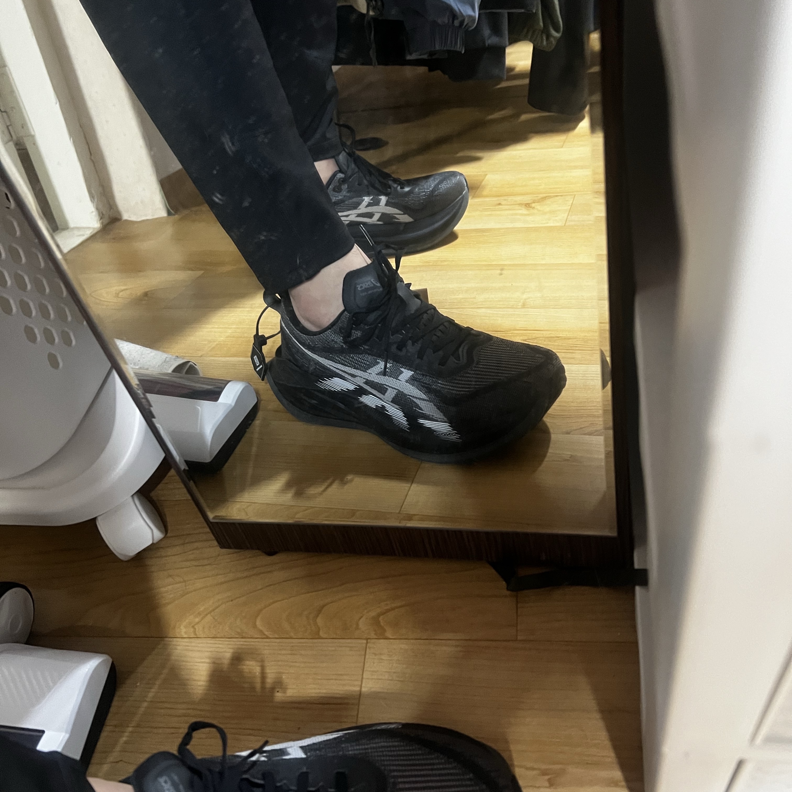 Asics Superblast 2 Black White 착용 스타일