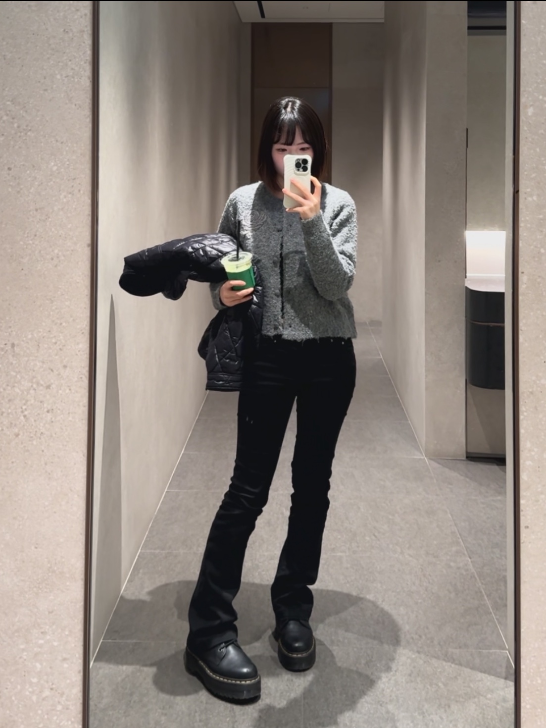 Stussy Quilted Nylon Ranch Jacket Black, Dr. Martens Jadon III Boots Black 착용 스타일 - 1