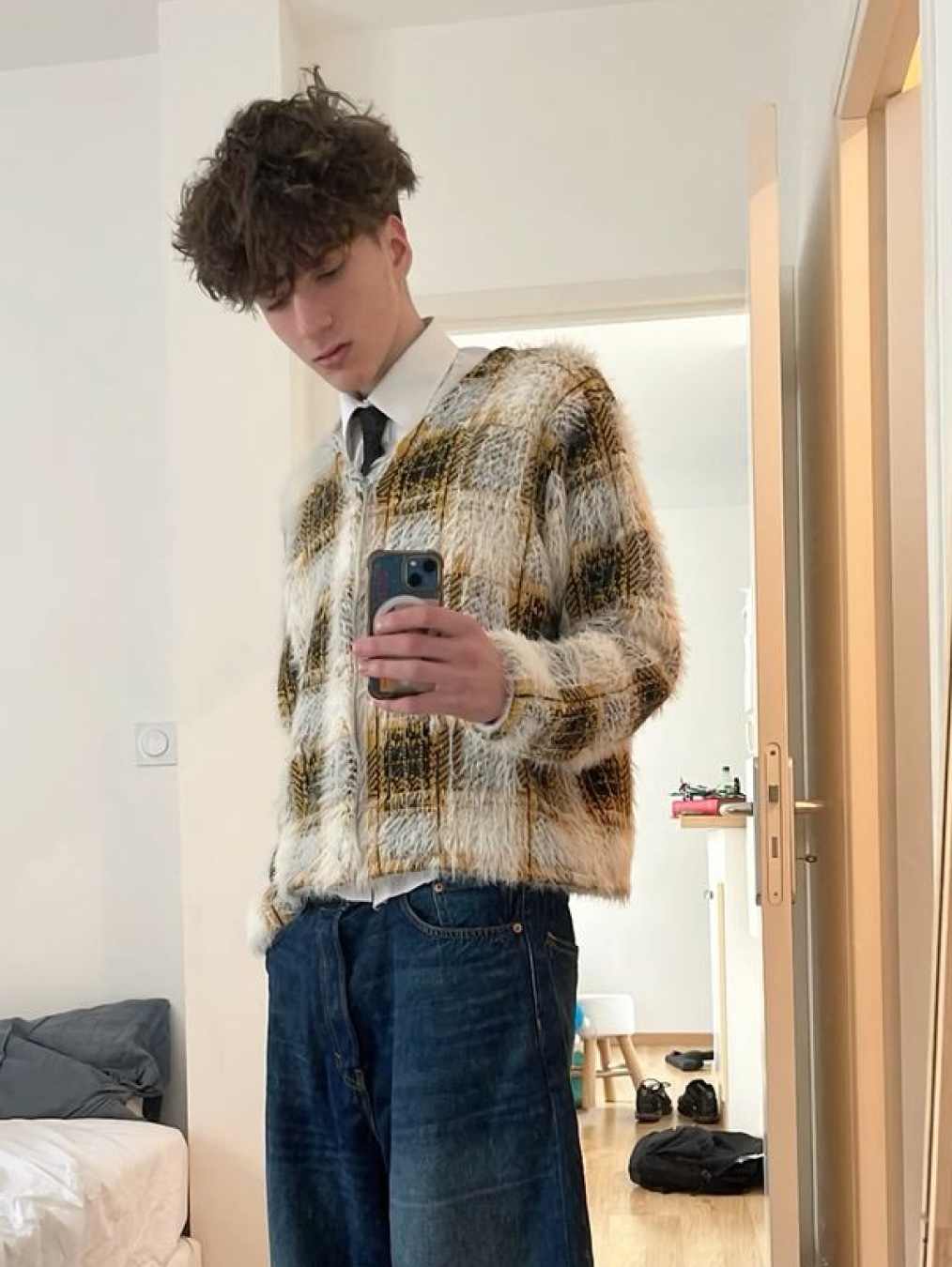 Stussy Hairy Plaid Cardigan Gold, (W) Vivienne Westwood Bea Cropped Cardigan Black 착용 스타일 - 2