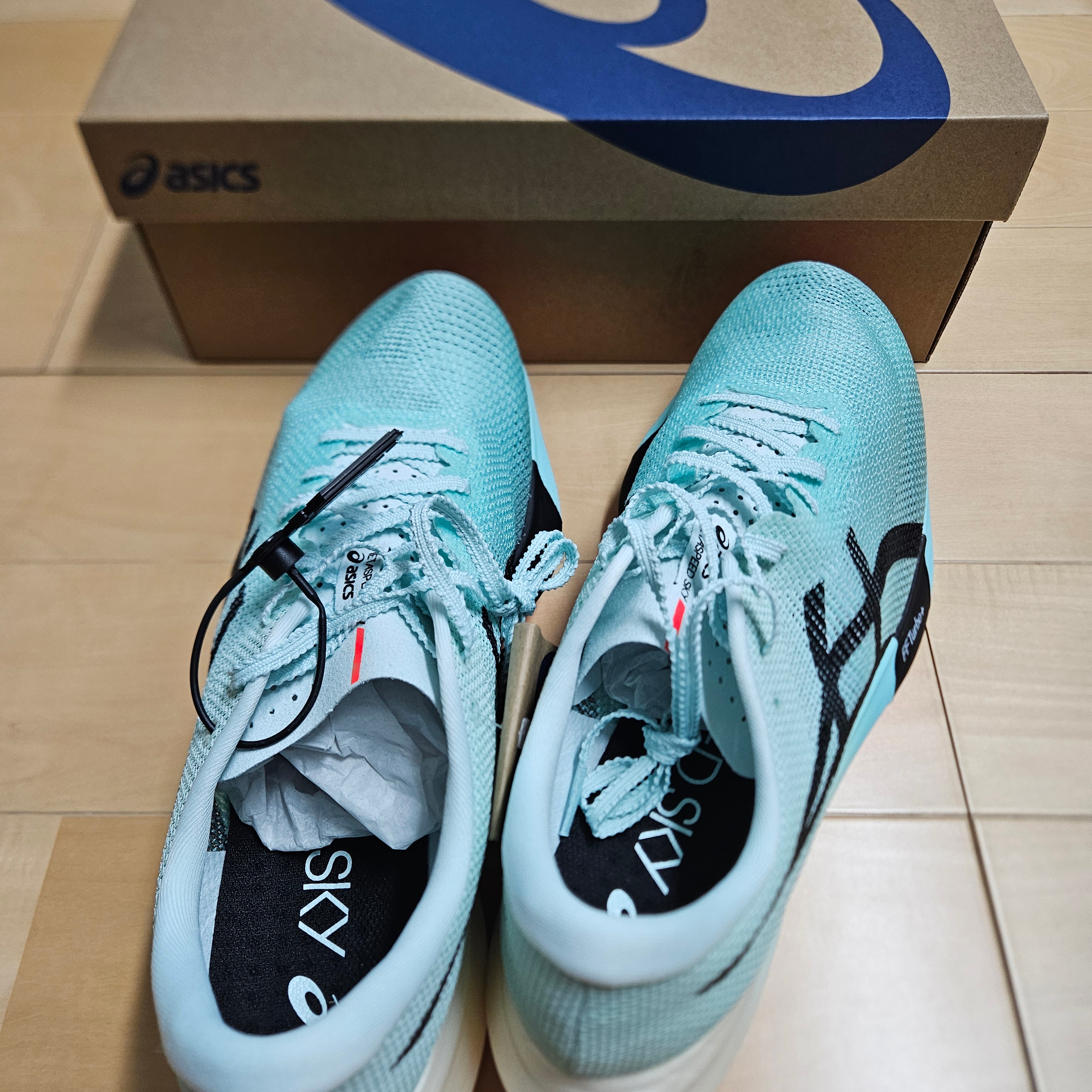 Asics Metaspeed Sky Paris Illuminate Mint Black 착용 스타일 - 4