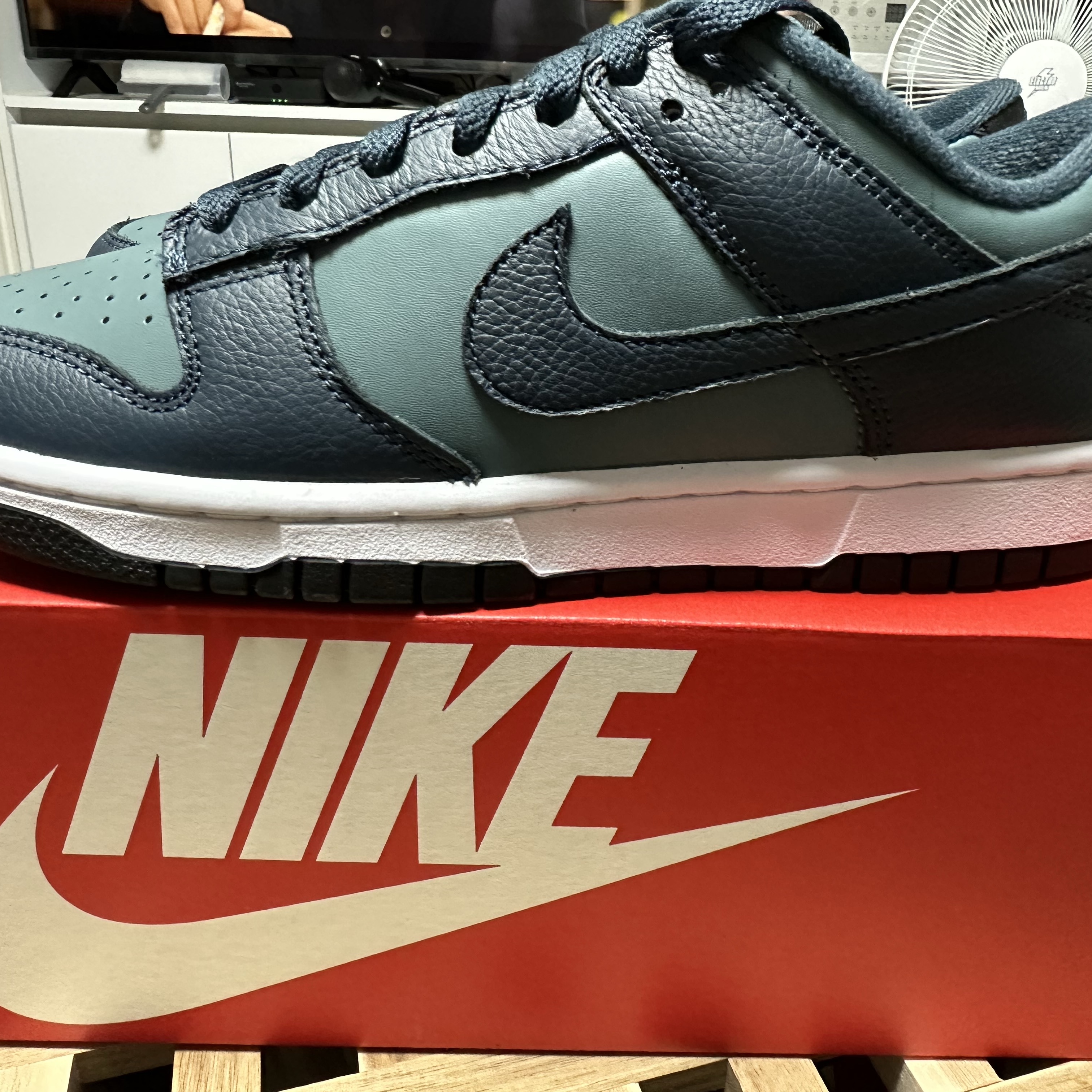 Nike Dunk Low Retro PRM Mineral Slate and Armory Navy 착용 스타일 - 2