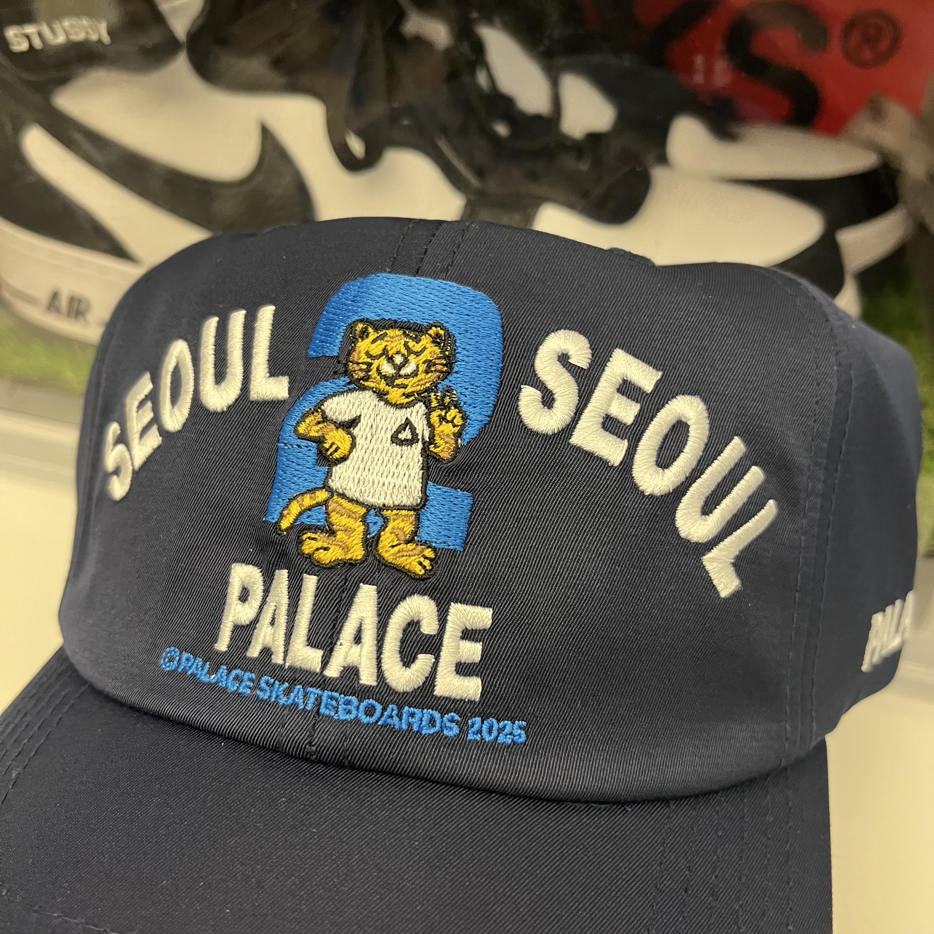 Palace Seoul 2 Seoul 6-Panel Cap Navy - 25SS 착용 스타일 - 1