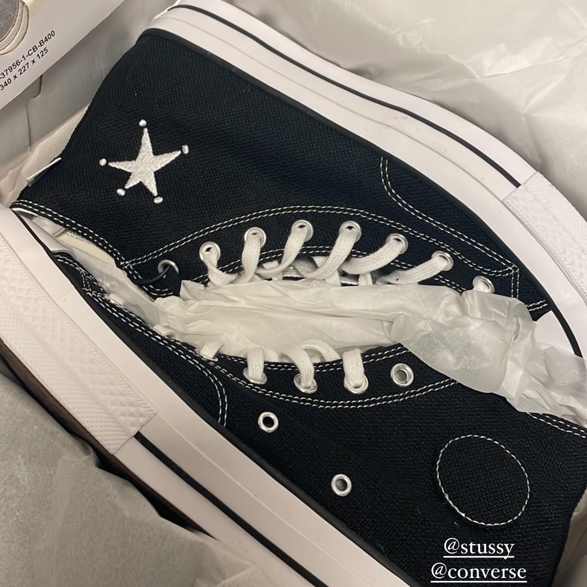 Converse x Stussy Chuck 70 High Black 착용 스타일 - 2