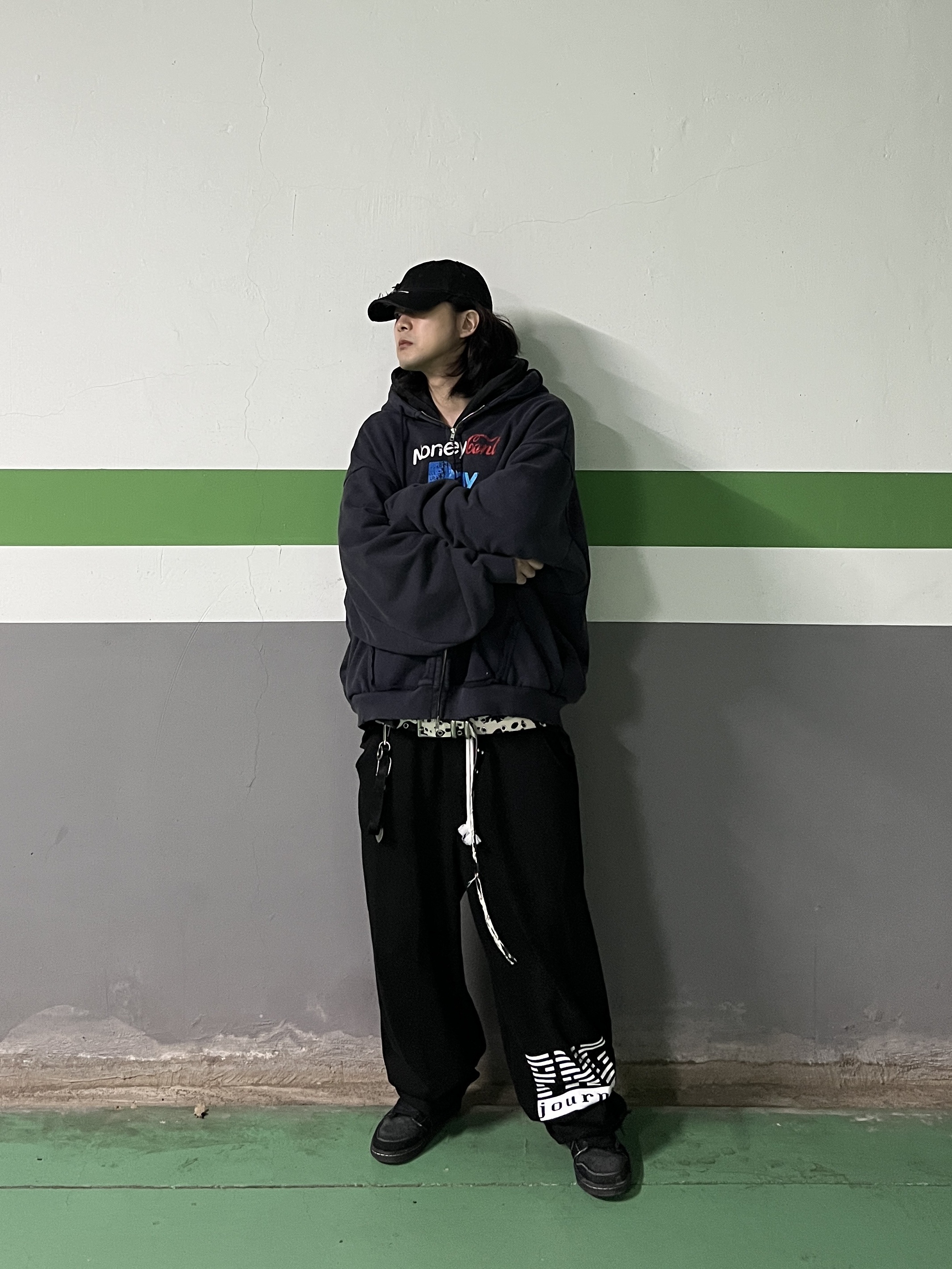 Jordan 1 x Travis Scott Retro Low OG SP Black Phantom, Project G/R Distressed Filth Club Cap Washed Black 착용 스타일 - 1