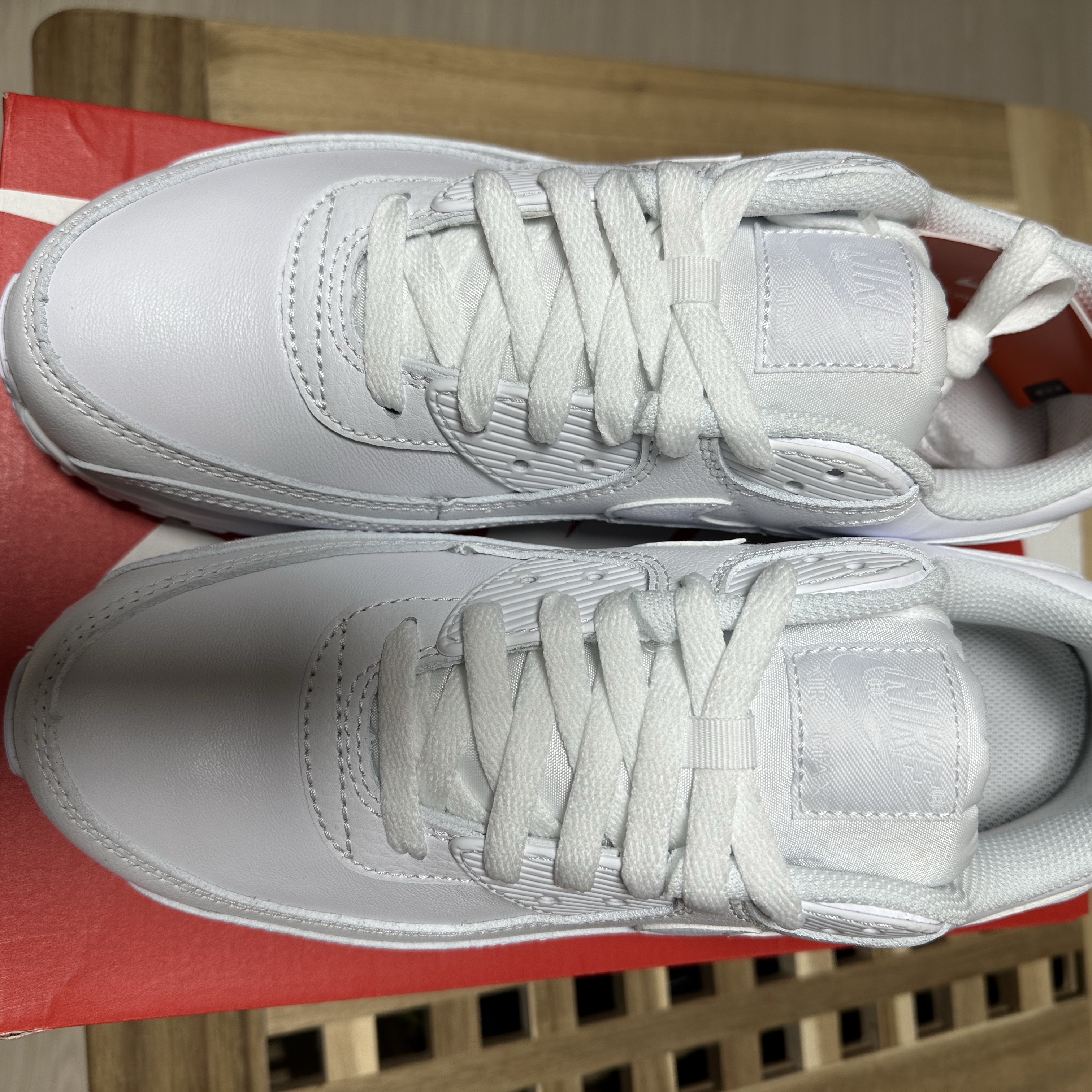 Nike Air Max 90 LTR Triple White 착용 스타일 - 4