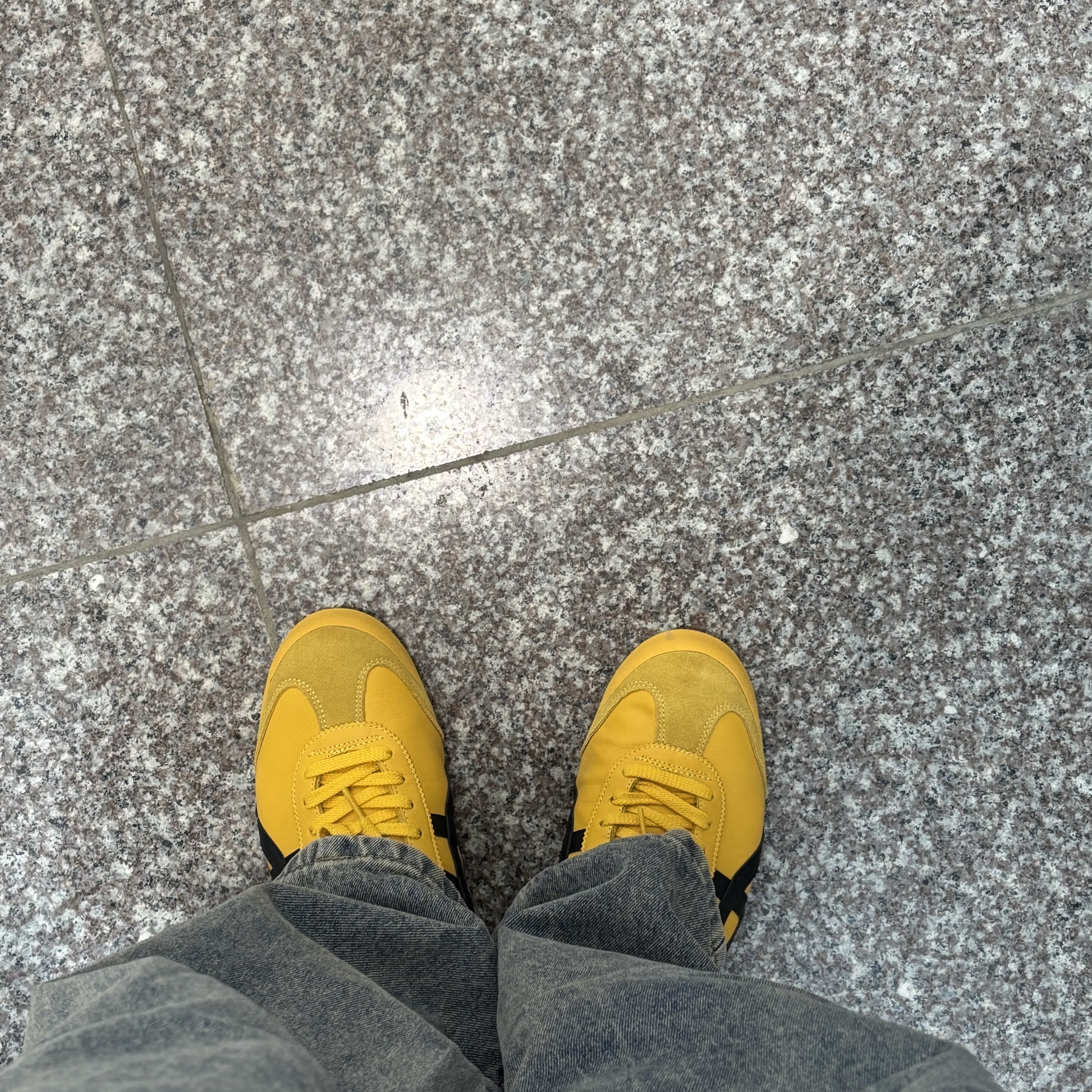 Onitsuka Tiger Mexico 66 Yellow Black 착용 스타일