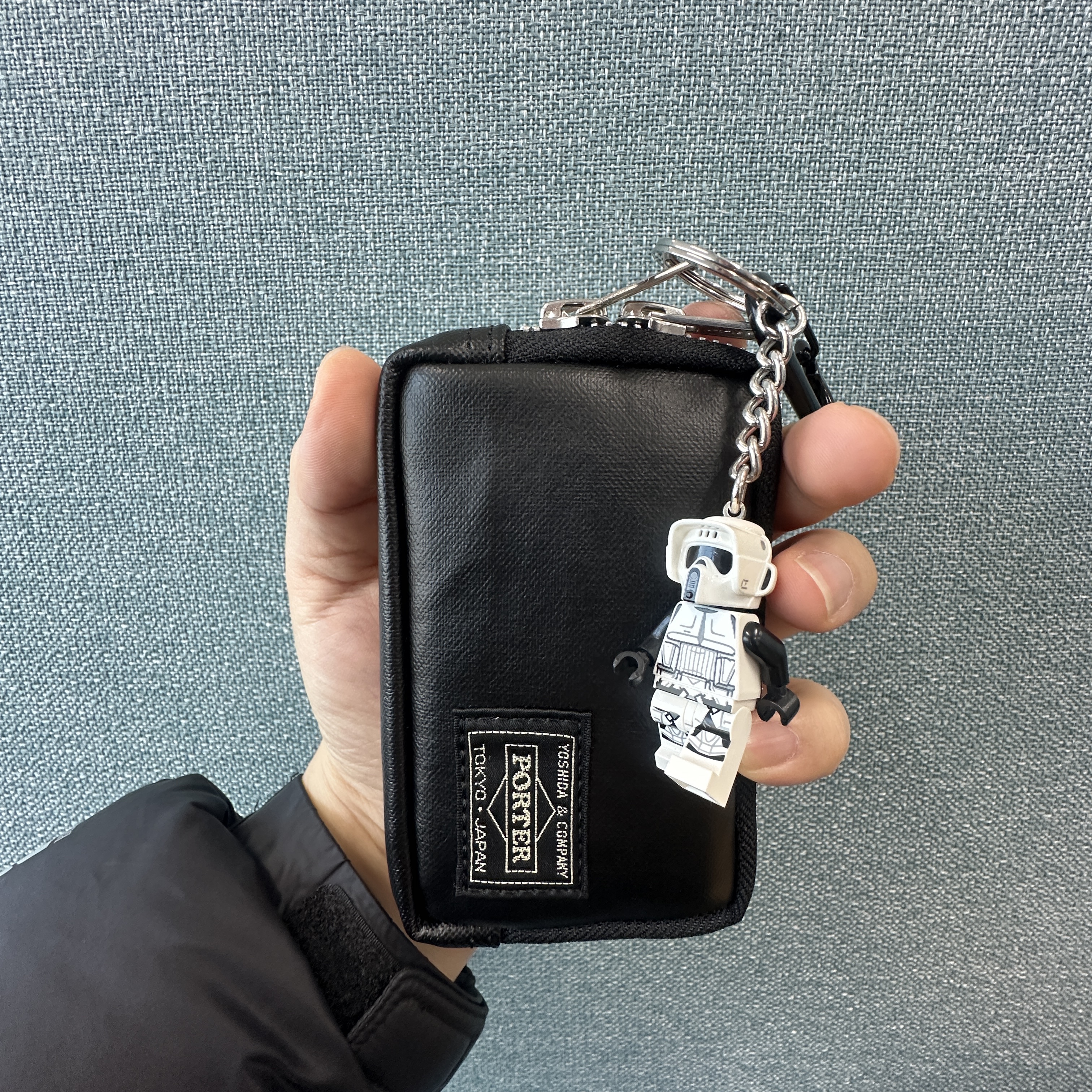 Porter Freestyle Multi Coin Case Black 착용 스타일