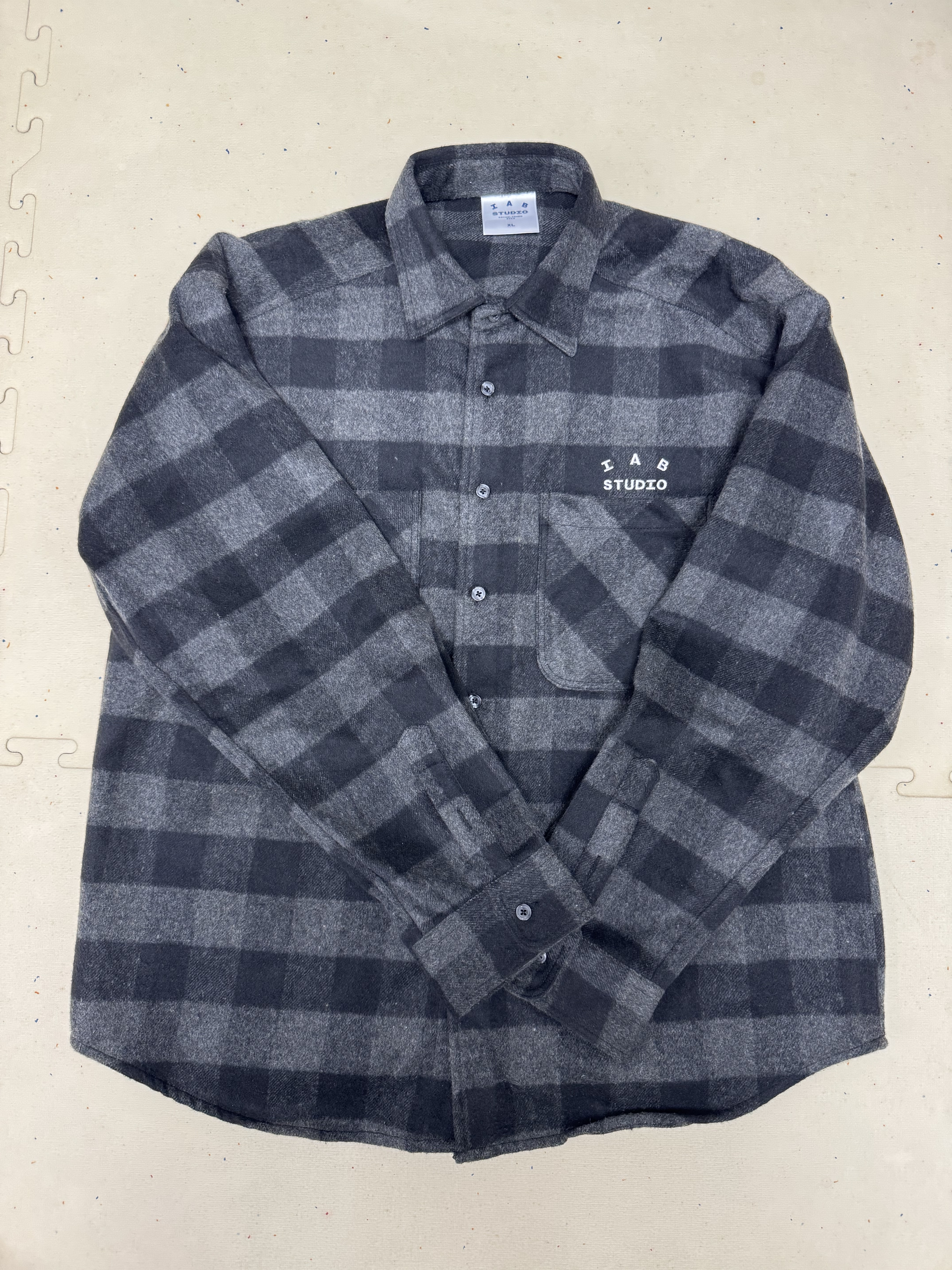 IAB Studio Gingham Check Shirt Black White 착용 스타일