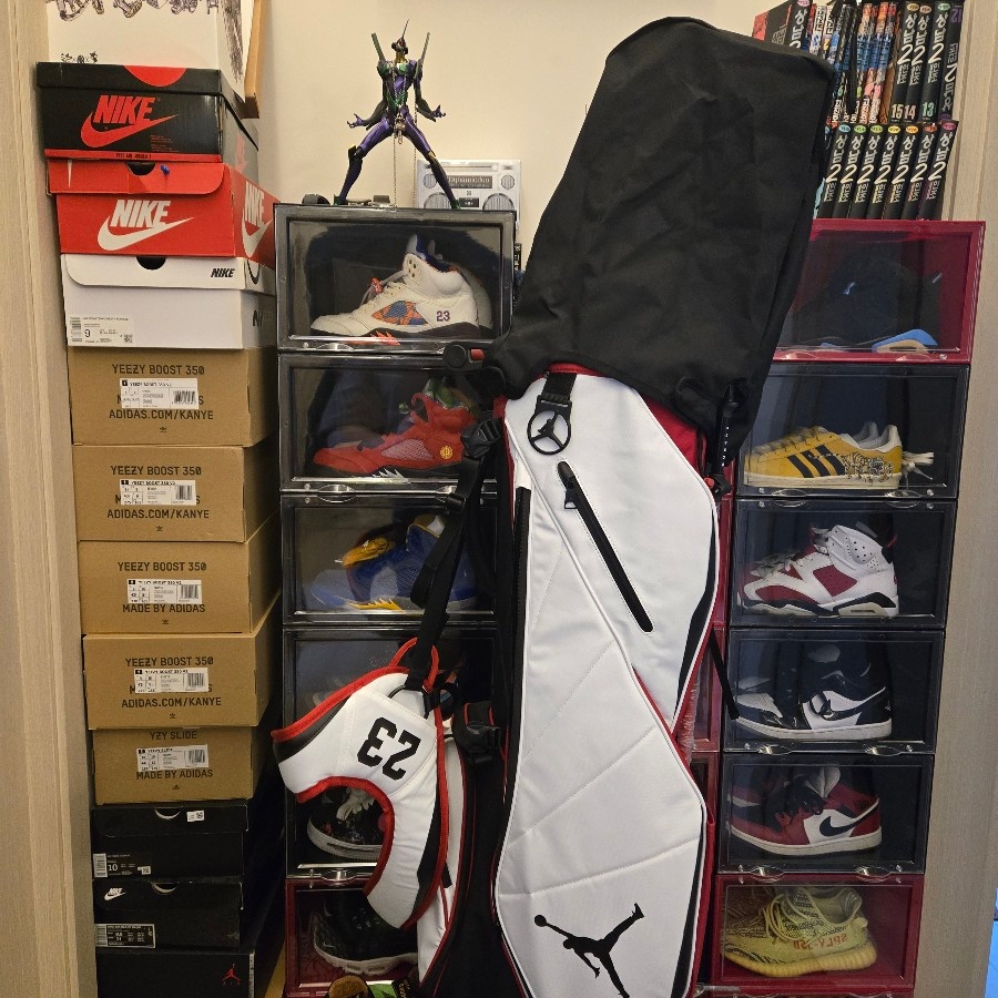 Jordan Fade Away Golf Bag White Varsity Red 착용 스타일