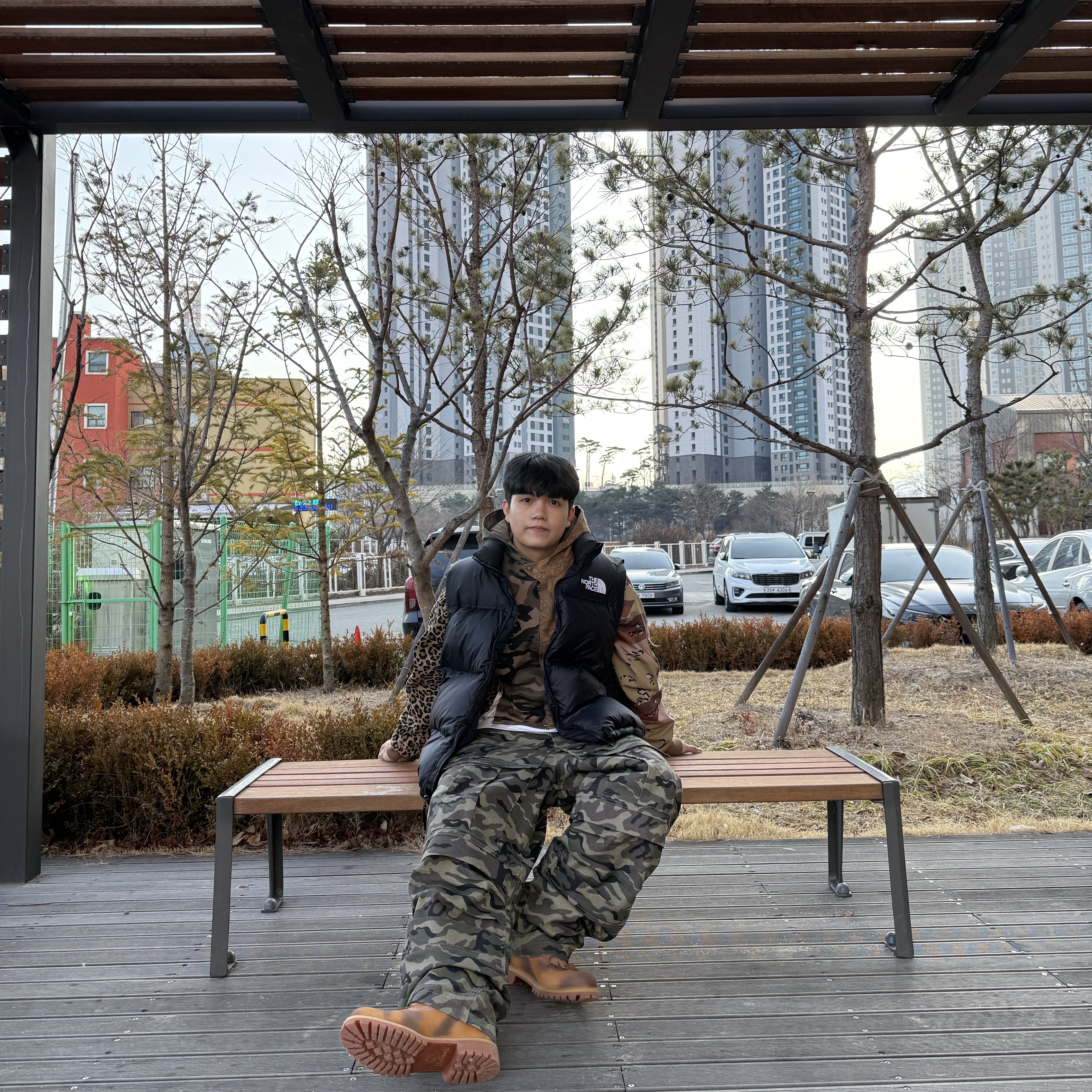 Timberland x Surgery 6 inch Boot Yellow - Wide, The North Face 1996 Retro Nuptse Vest Black 착용 스타일 - 3