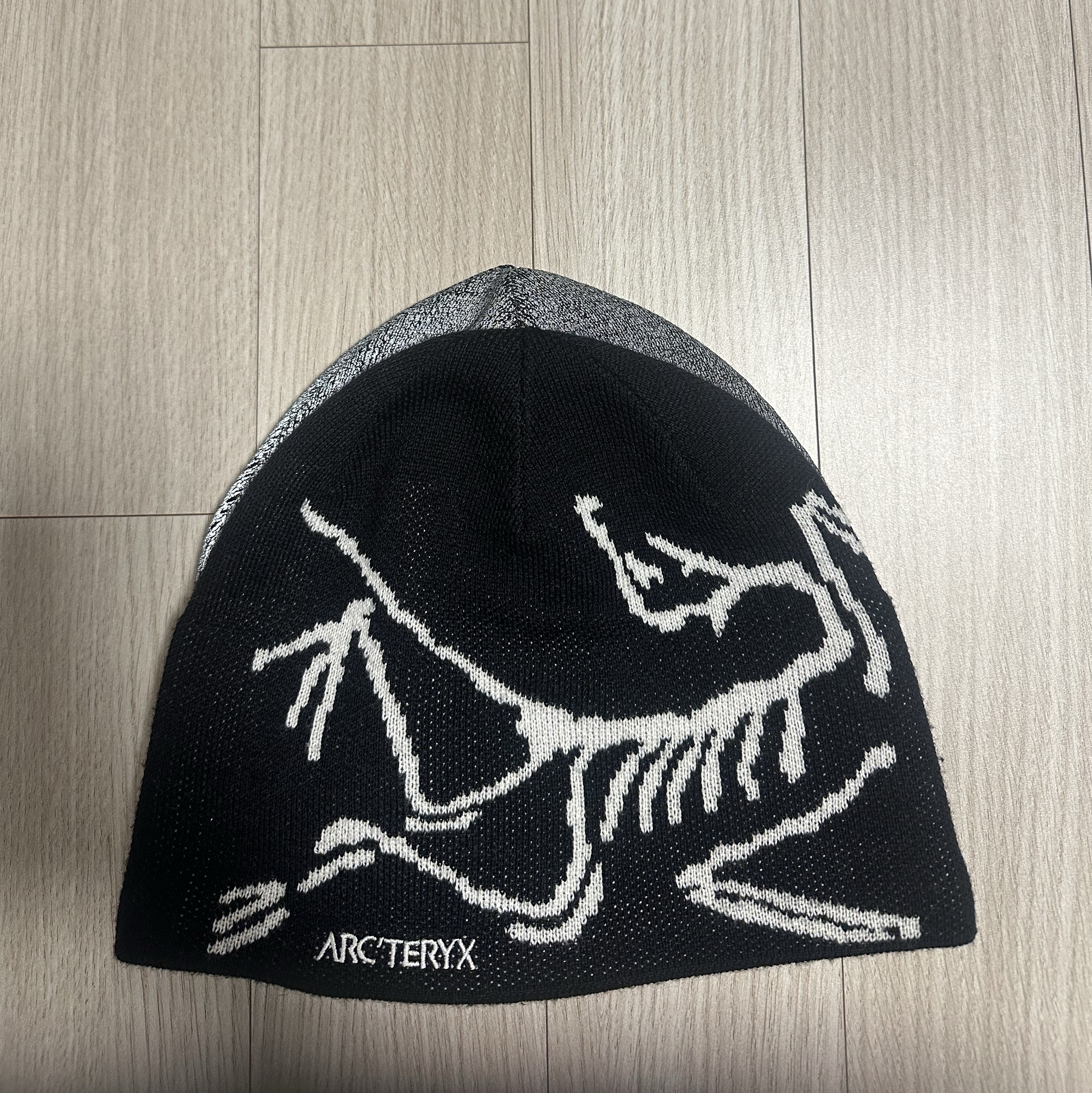 Supreme x Stone Island Reflective Beanie Black - 23FW, Arc'teryx Bird Head Toque Orca 착용 스타일 - 4