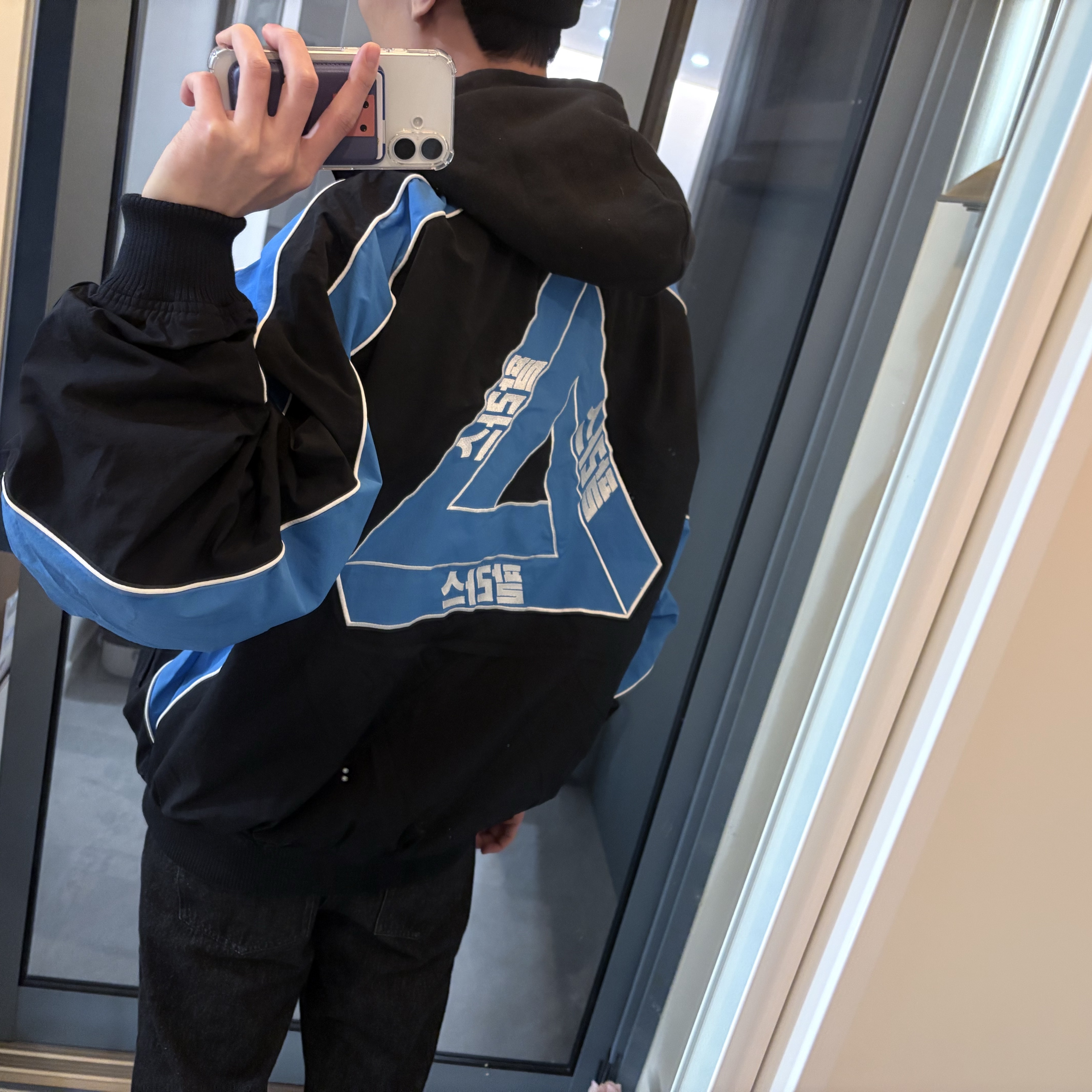 Palace Seoul 2 Seoul Track Jacket Black Blue - 25SS 착용 스타일 - 3
