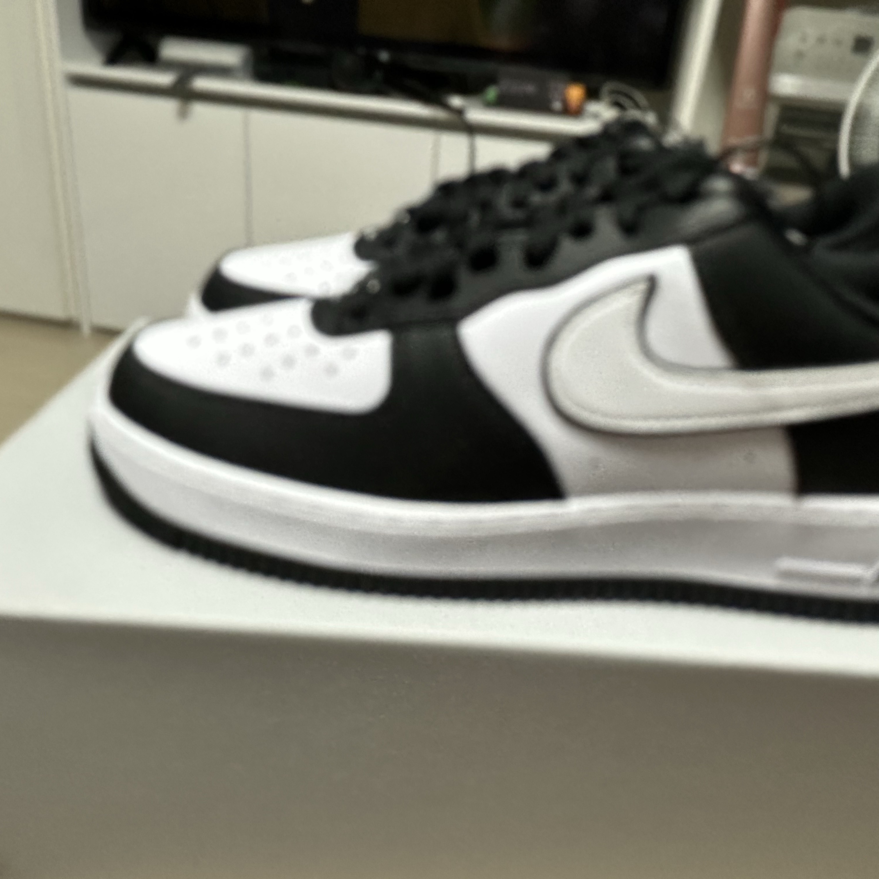 Nike Air Force 1 '07 Black White 착용 스타일 - 4