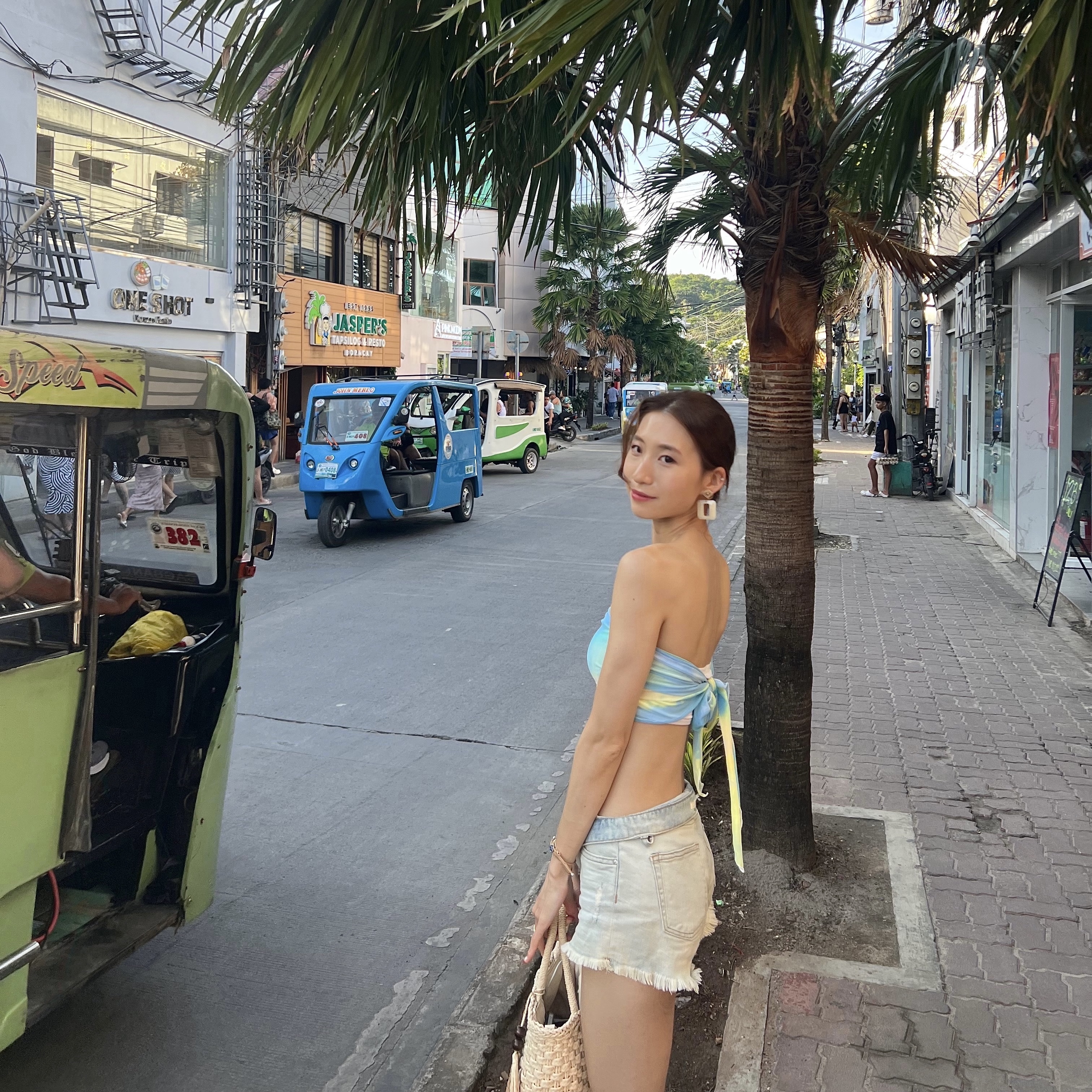 (W) FITFLOP The Skinny II Back Strap Sandals Camel 착용 스타일 - 3