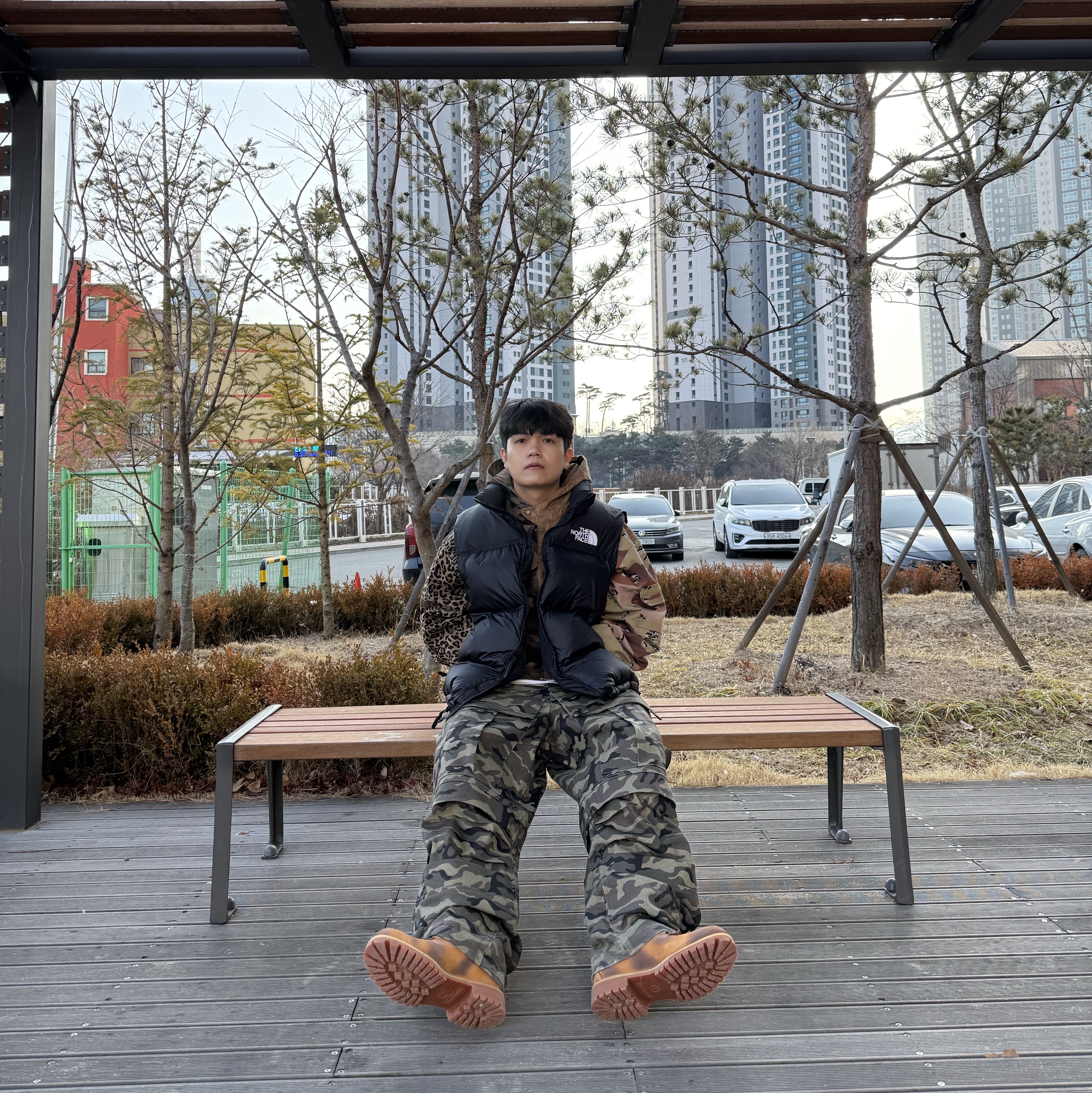 Timberland x Surgery 6 inch Boot Yellow - Wide, The North Face 1996 Retro Nuptse Vest Black 착용 스타일 - 2