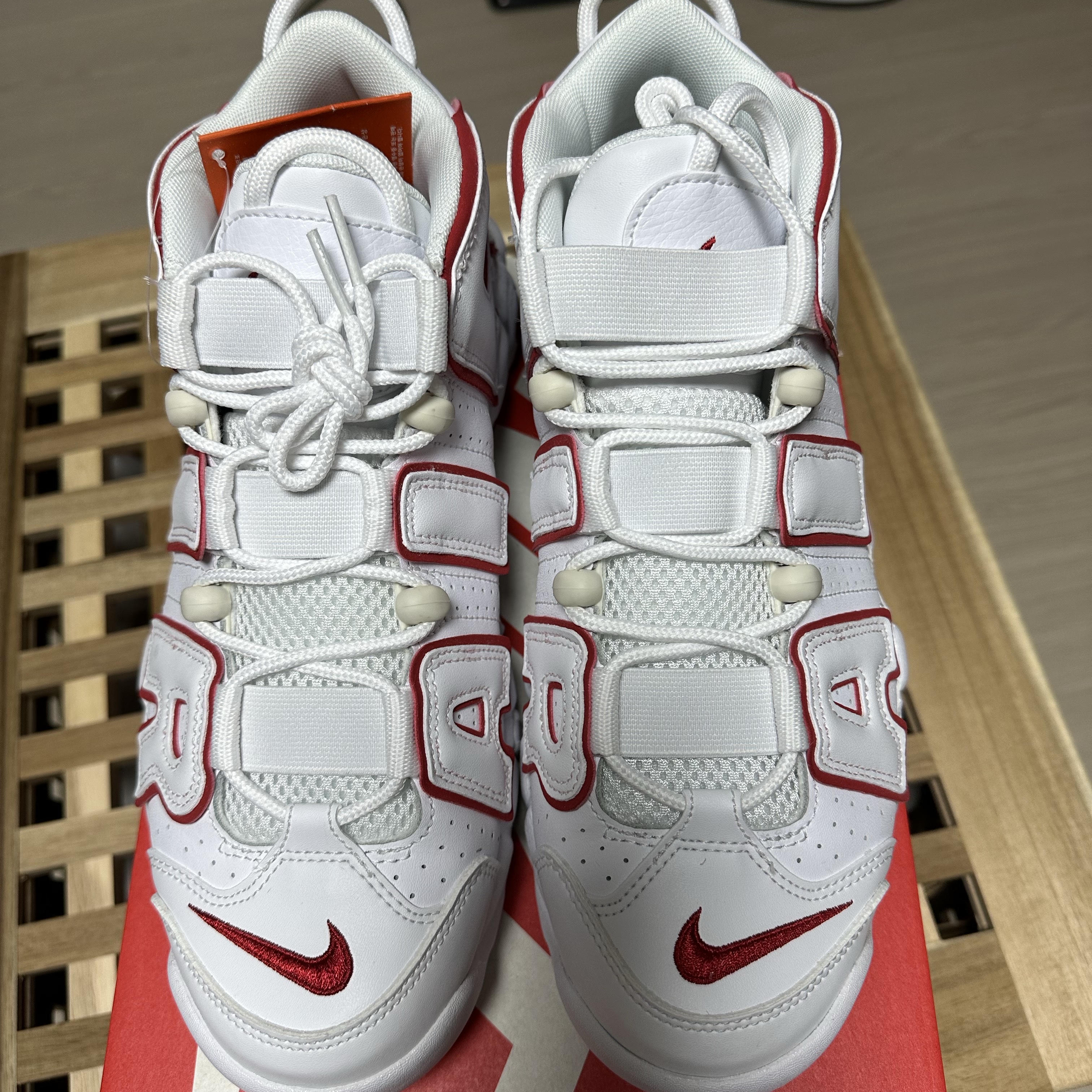 Nike Air More Uptempo White Varsity Red 2021 착용 스타일 - 6