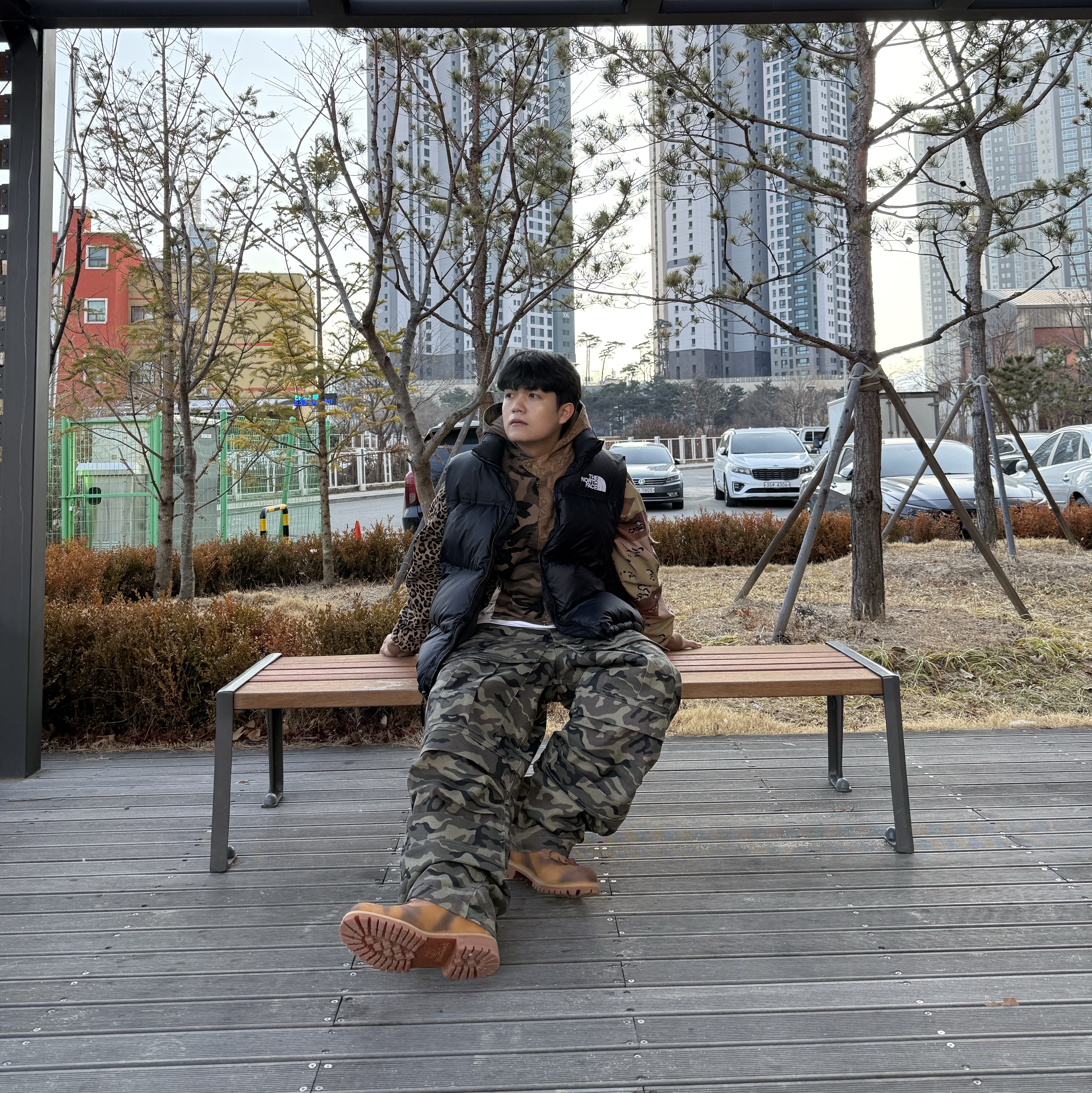 Timberland x Surgery 6 inch Boot Yellow - Wide, The North Face 1996 Retro Nuptse Vest Black 착용 스타일 - 1