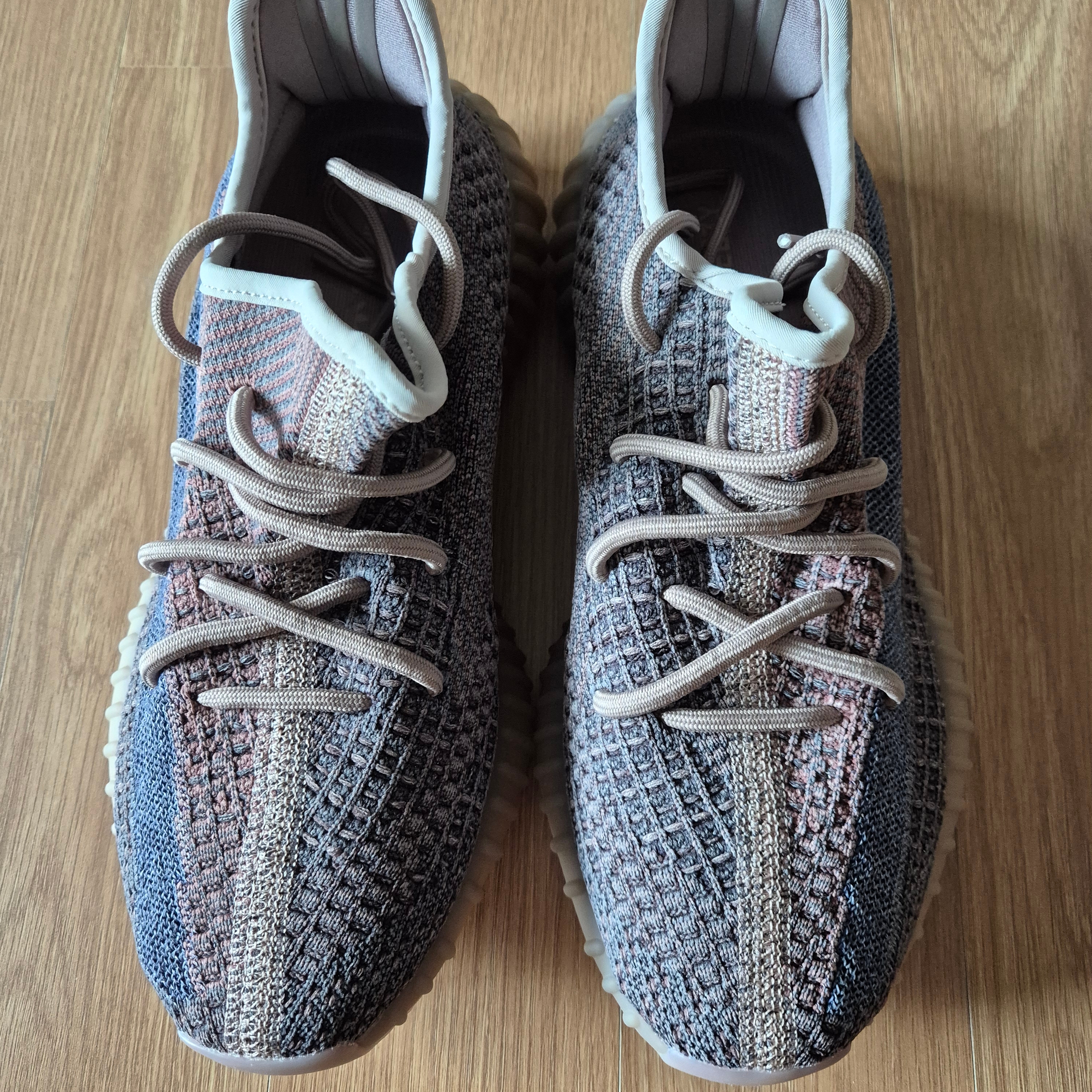 Adidas Yeezy Boost 350 V2 Fade 착용 스타일