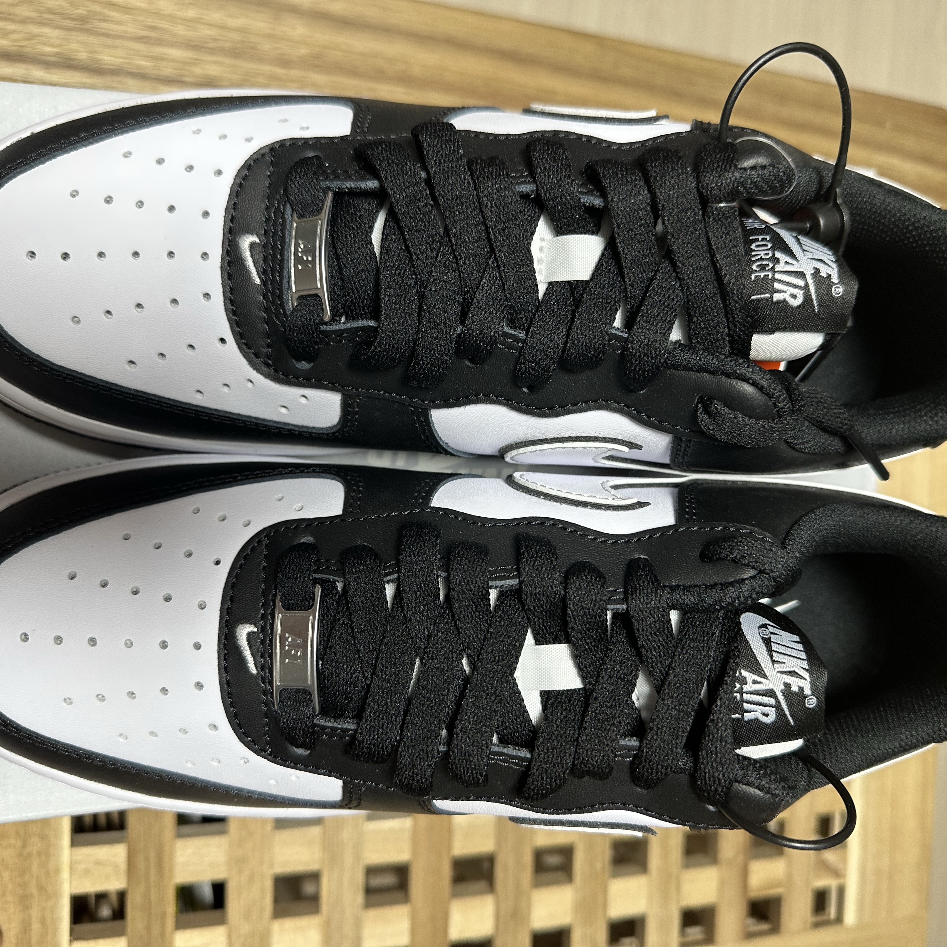 Nike Air Force 1 '07 Black White 착용 스타일 - 5