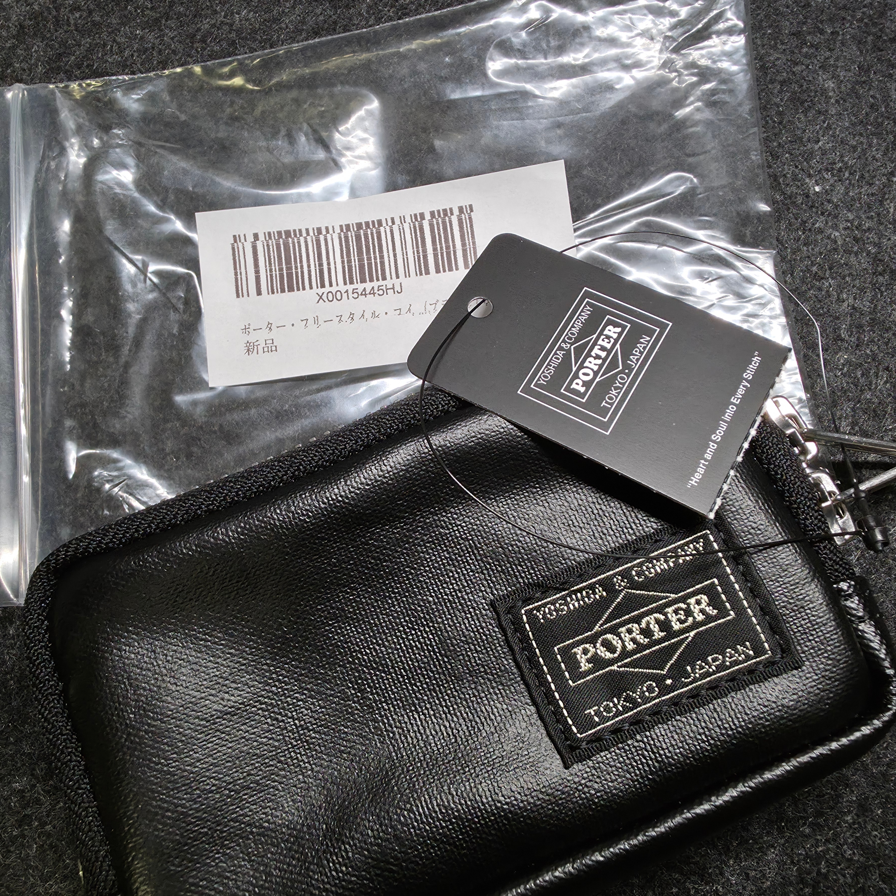 Porter Freestyle Multi Coin Case Black 착용 스타일