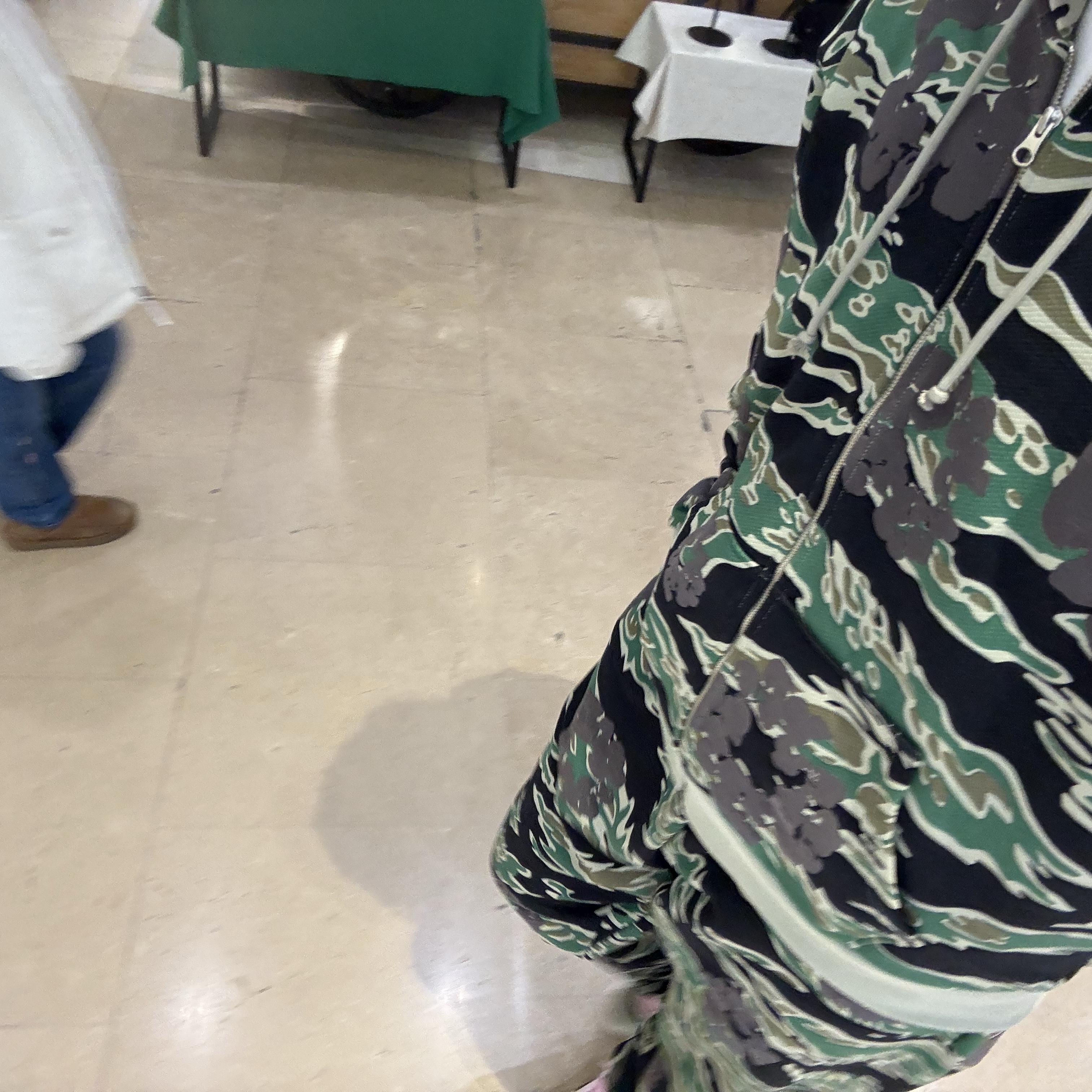 Denim Tears Cotton Wreath Zip Hoodie Tiger Camo, Denim Tears Cotton Wreath Sweatpant Green Camo 착용 스타일 - 2