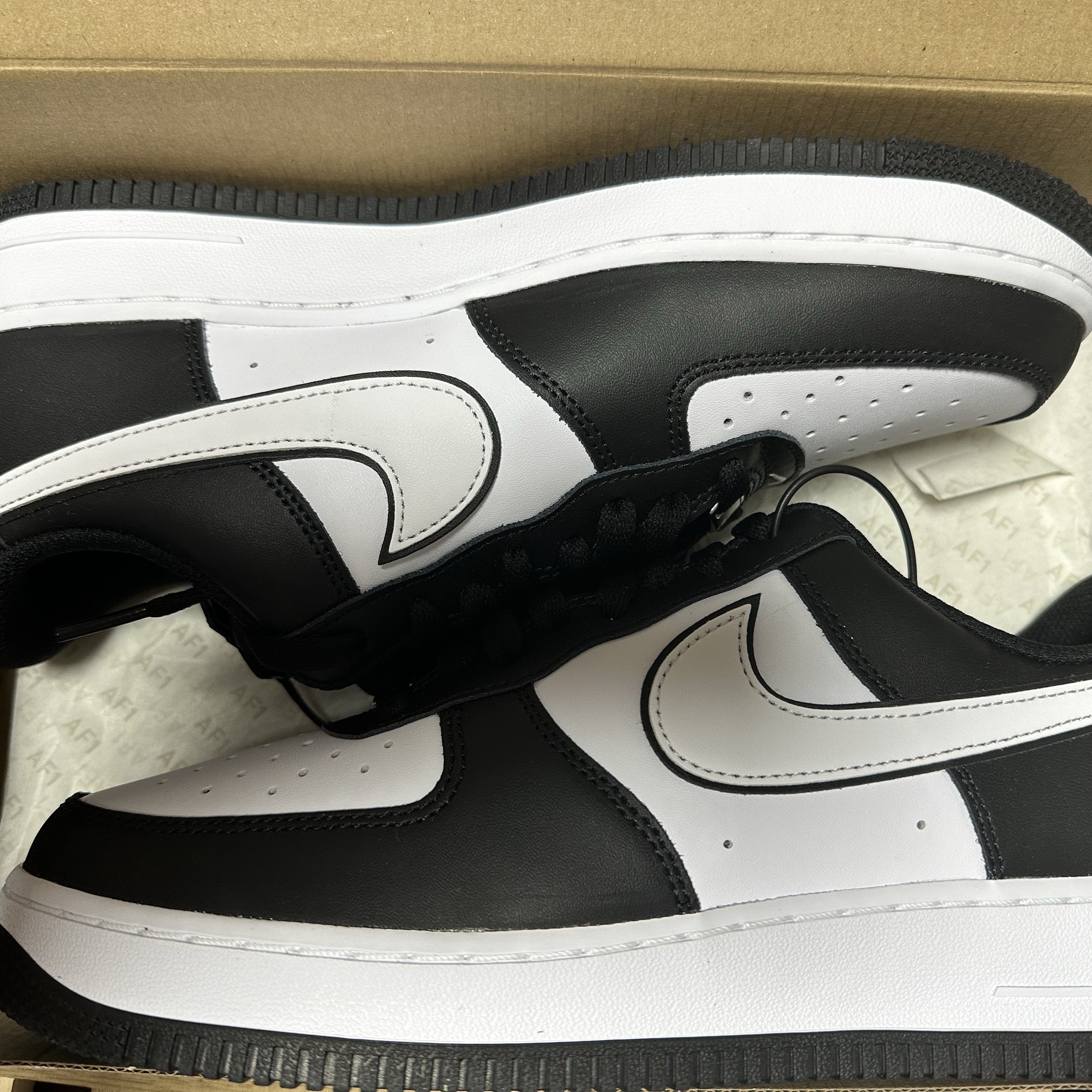 Nike Air Force 1 '07 Black White 착용 스타일 - 2