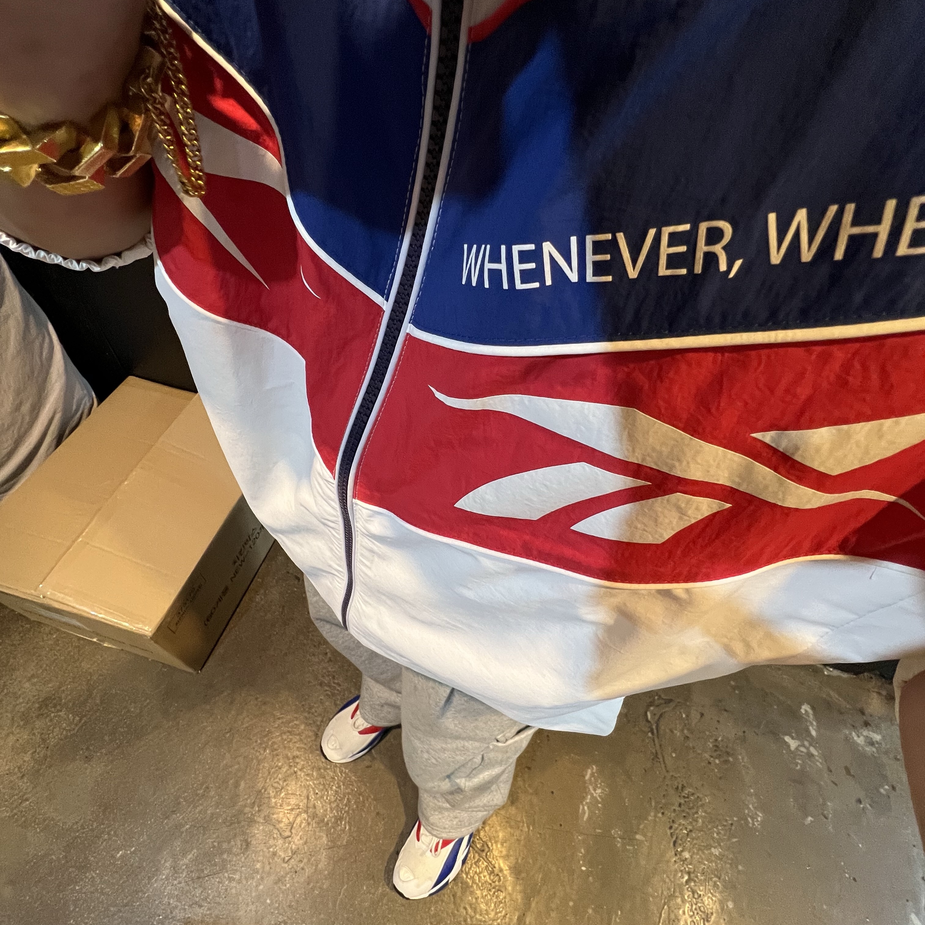Reebok Twin Vector Windbreaker Off White, Reebok Interval 96 White Scarlet Royal 착용 스타일