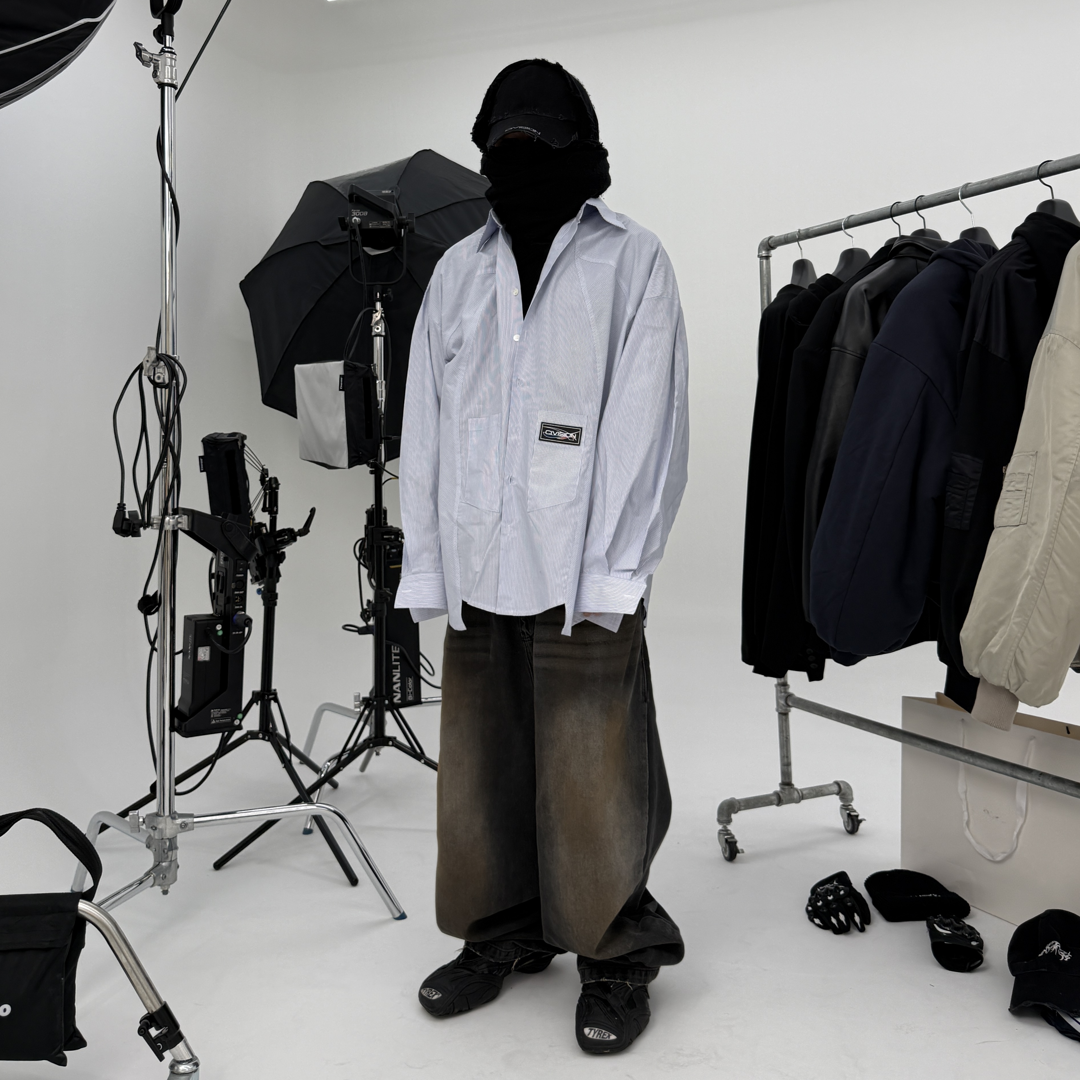 Civision by CSC Remake Striped Poplin Shirts Blue, Civision by CSC Double Faced Pants Washed Black 착용 스타일 - 2
