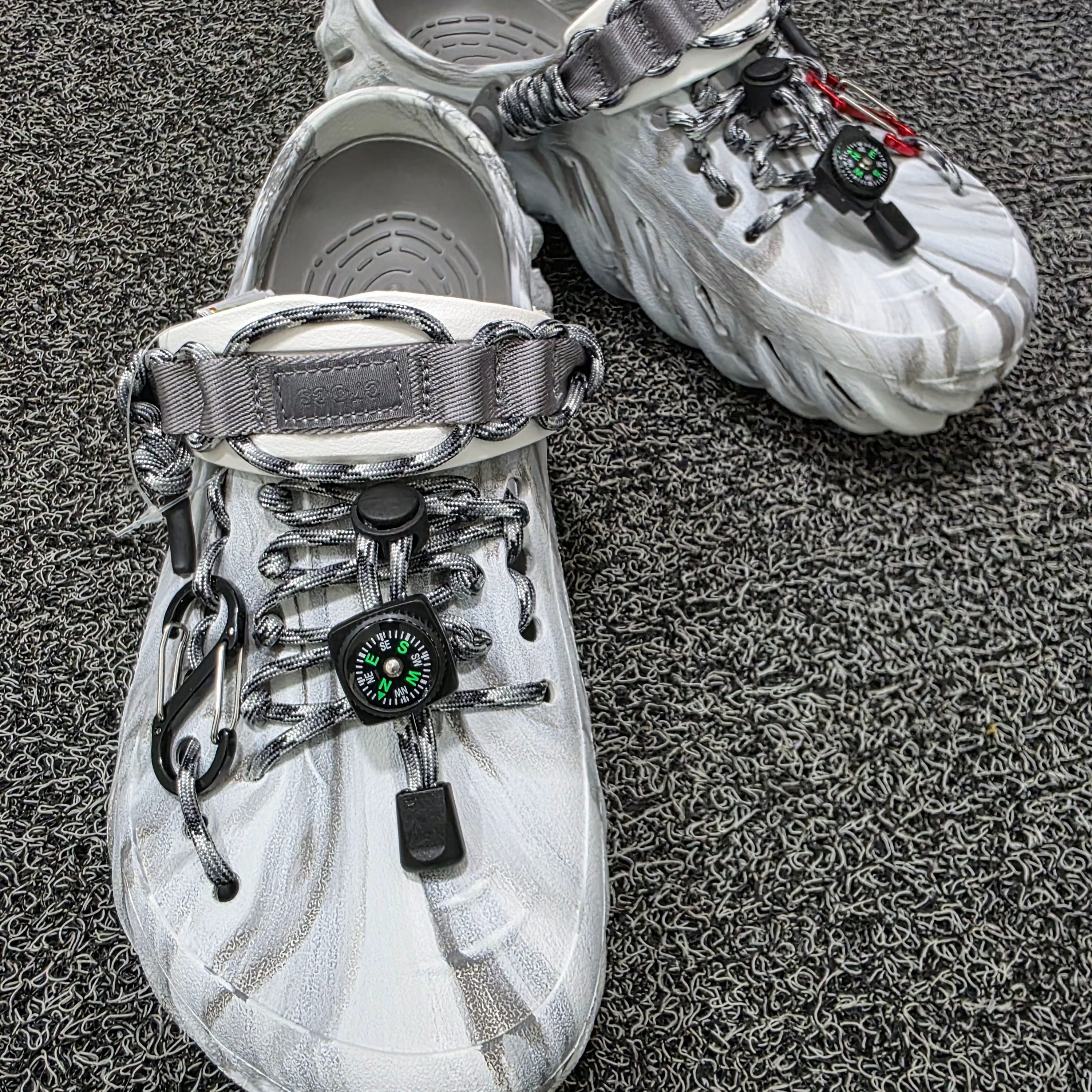Crocs Echo Marbled Clog Moonlight Multi 착용 스타일 - 2
