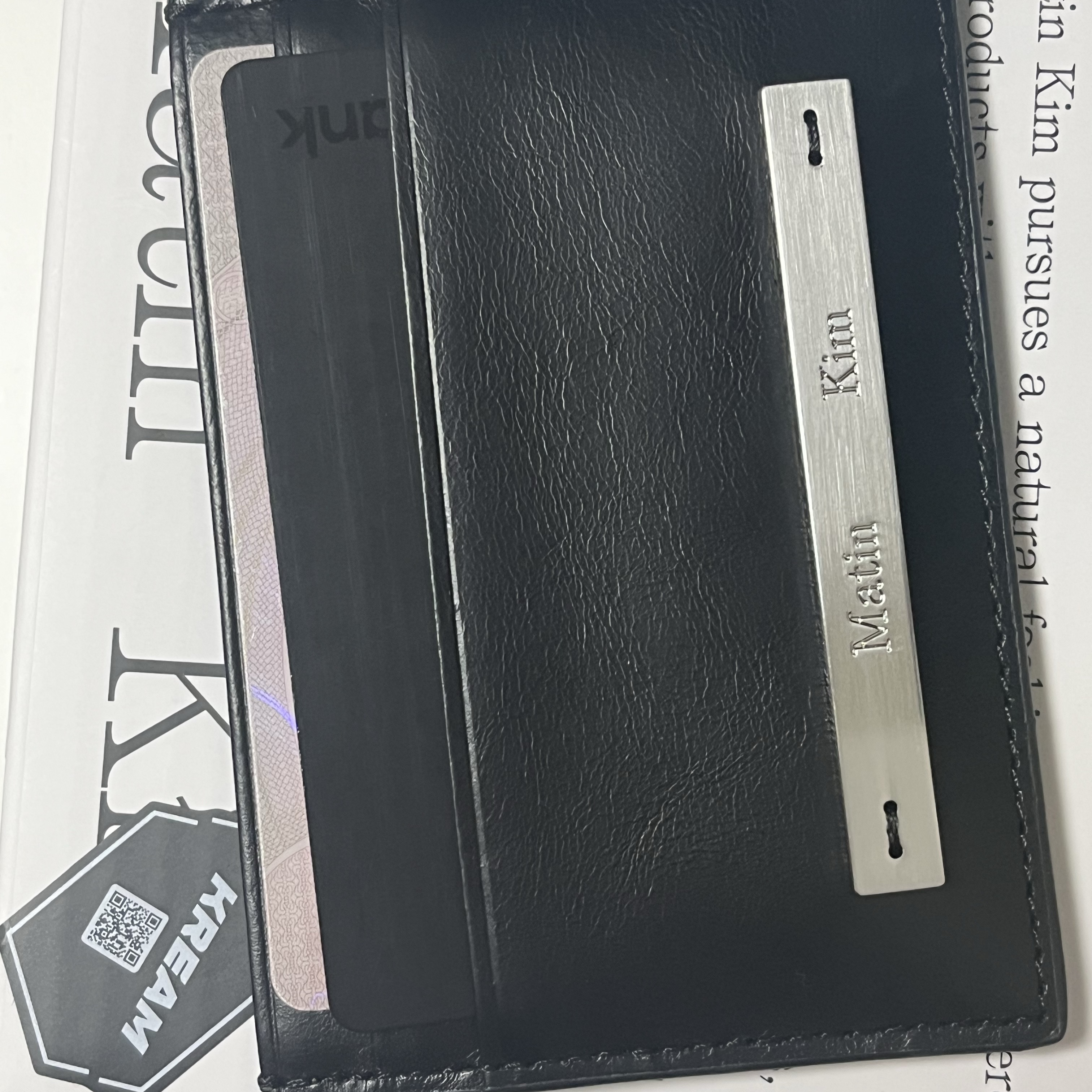 Matin Kim Vintage Card Wallet Black 착용 스타일