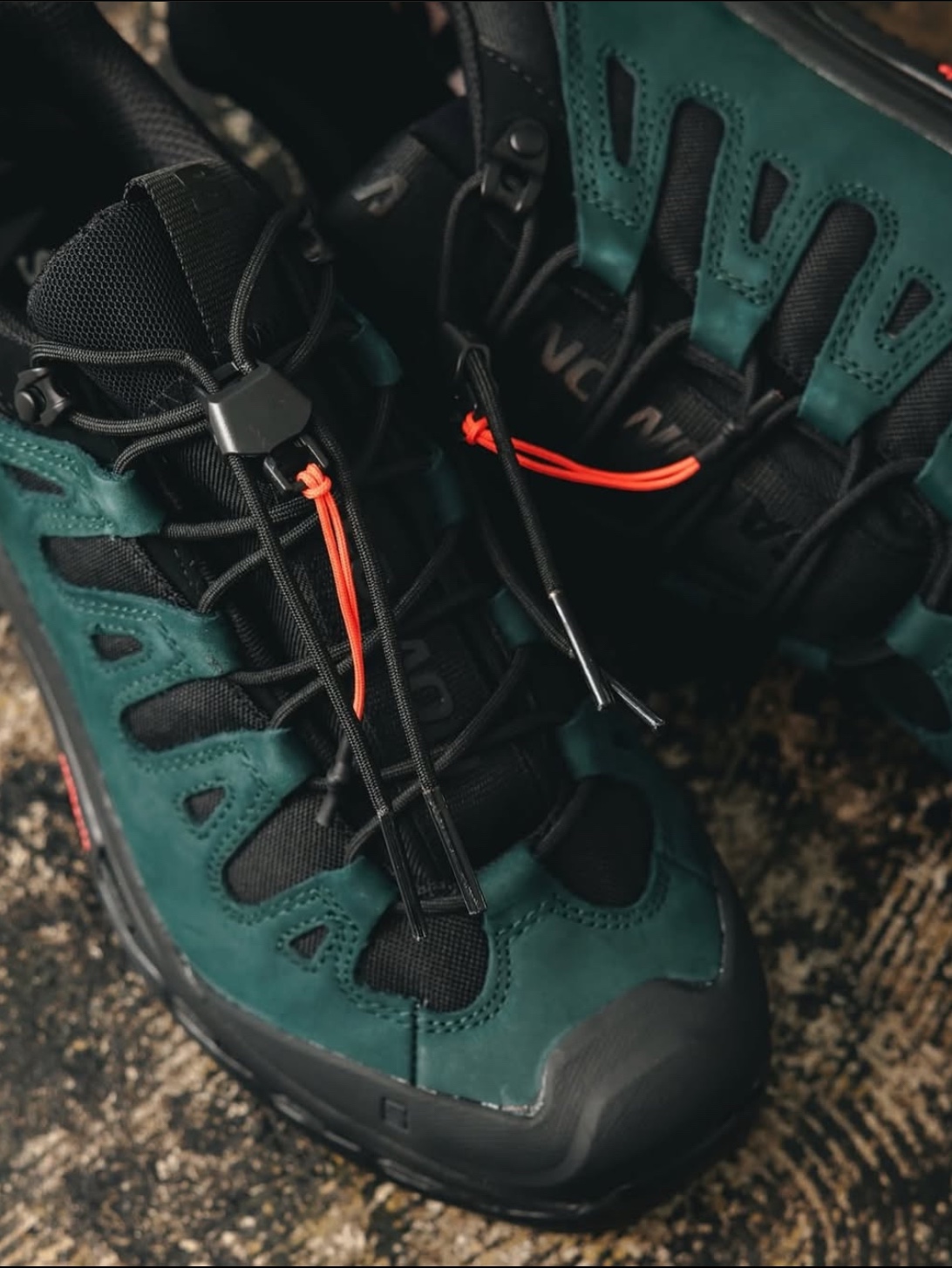 Salomon x GR10K Quest Low 2 Black Ponderosa Pine 착용 스타일 - 5