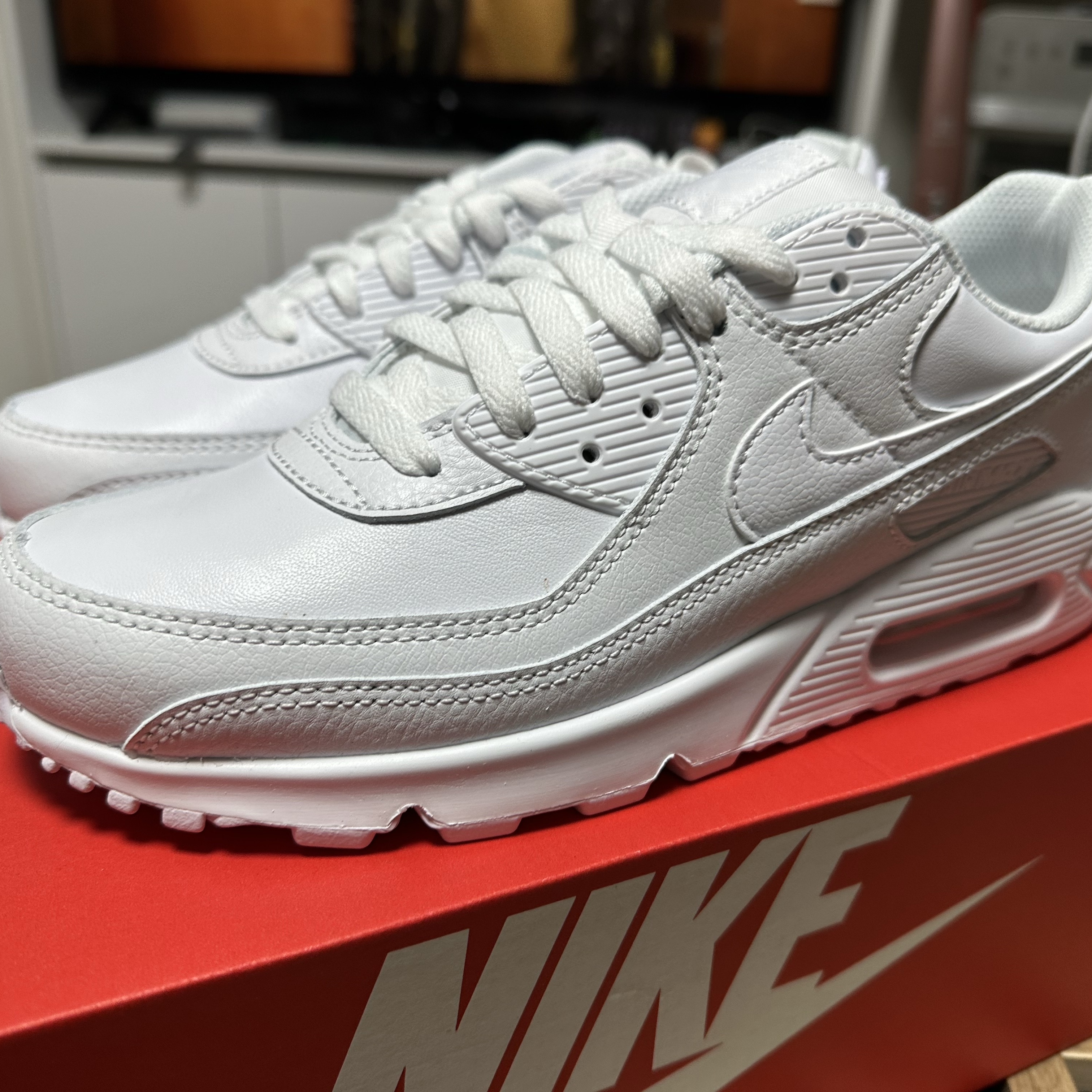 Nike Air Max 90 LTR Triple White 착용 스타일 - 1