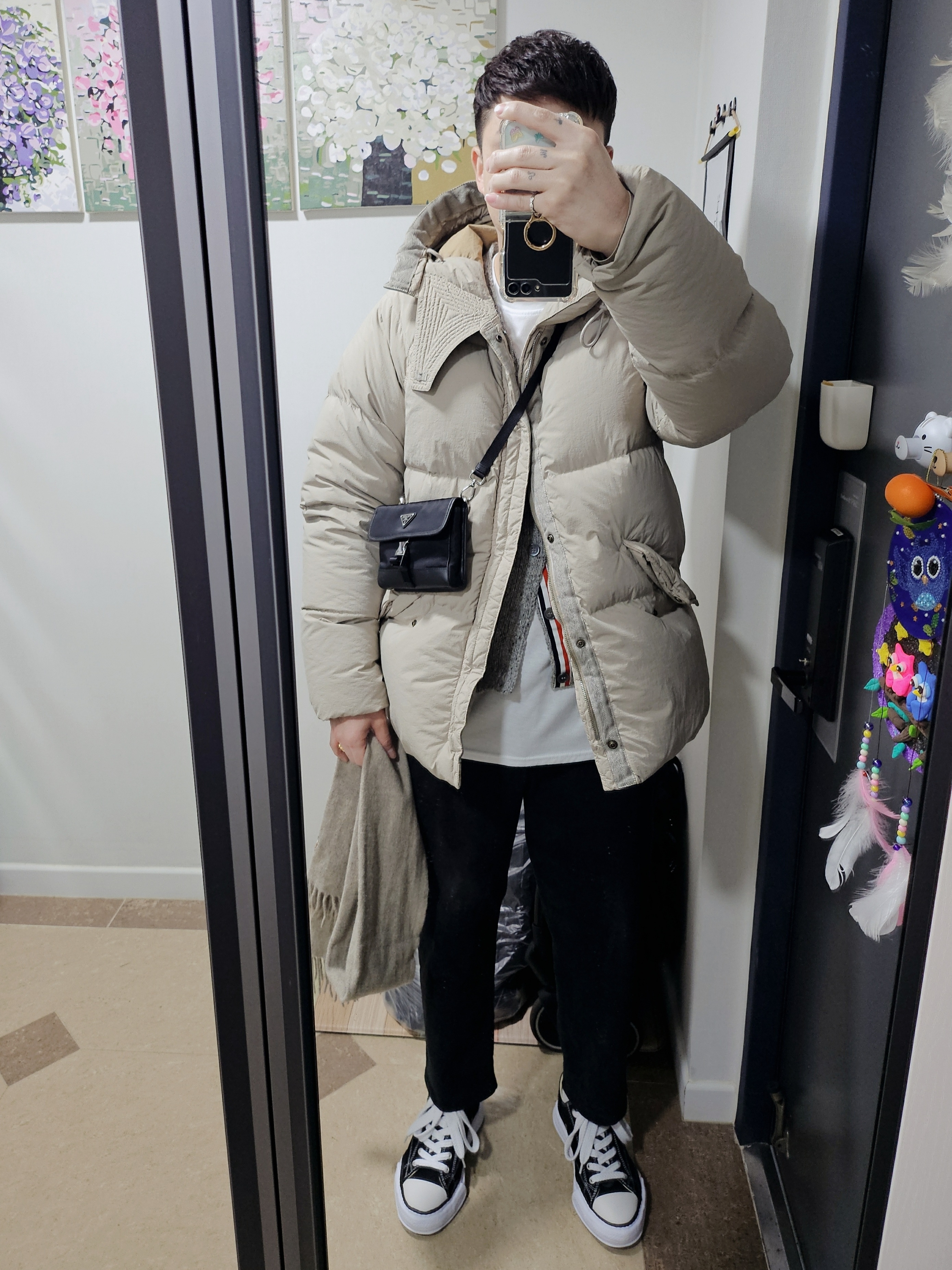 Ten C Artic Down Parka Gauze White, Thom Browne Donegal 4-Bar Stripe Twist Cable Classic V-Neck Cardigan Light Grey 착용 스타일