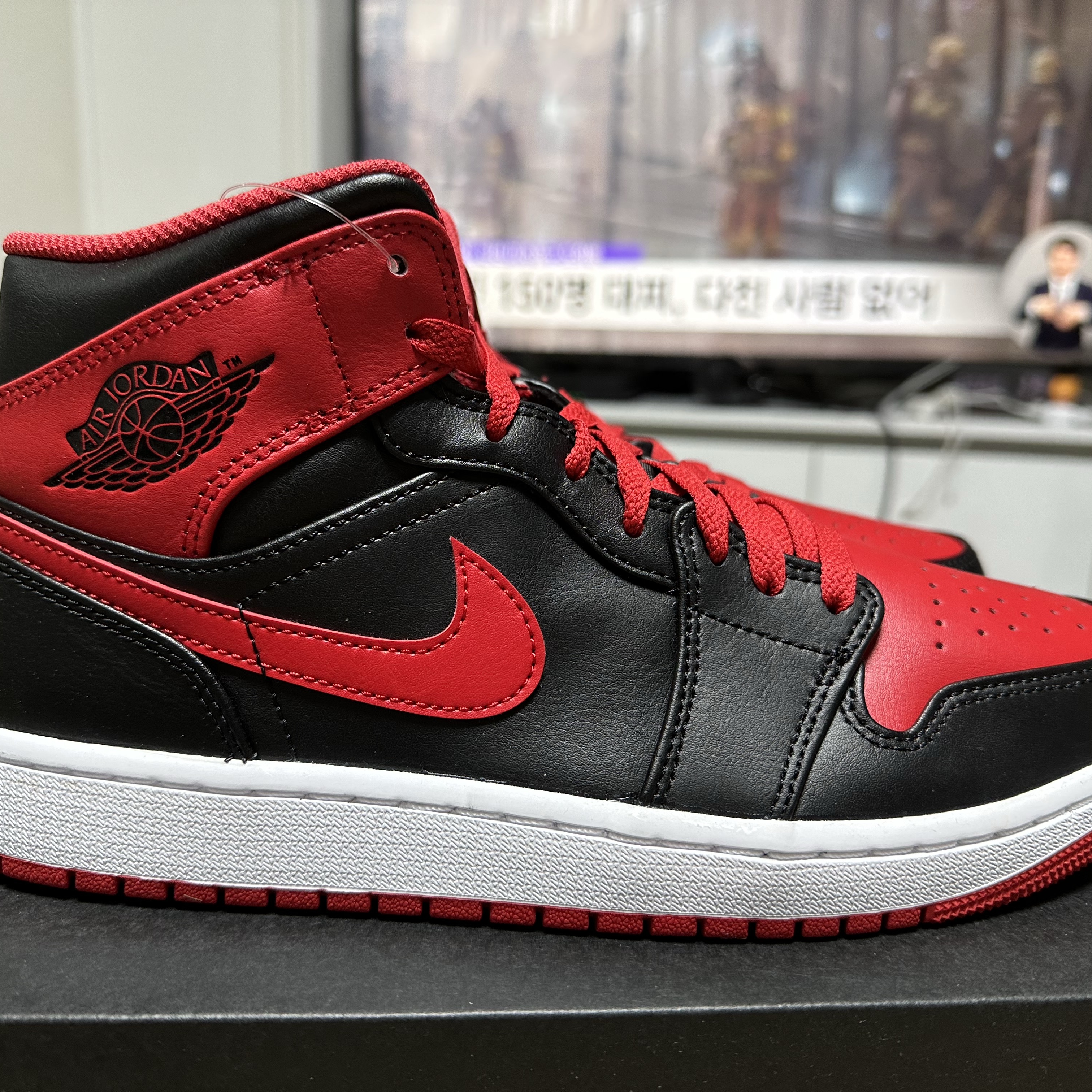 Jordan 1 Mid Bred Banned 2020 착용 스타일 - 4