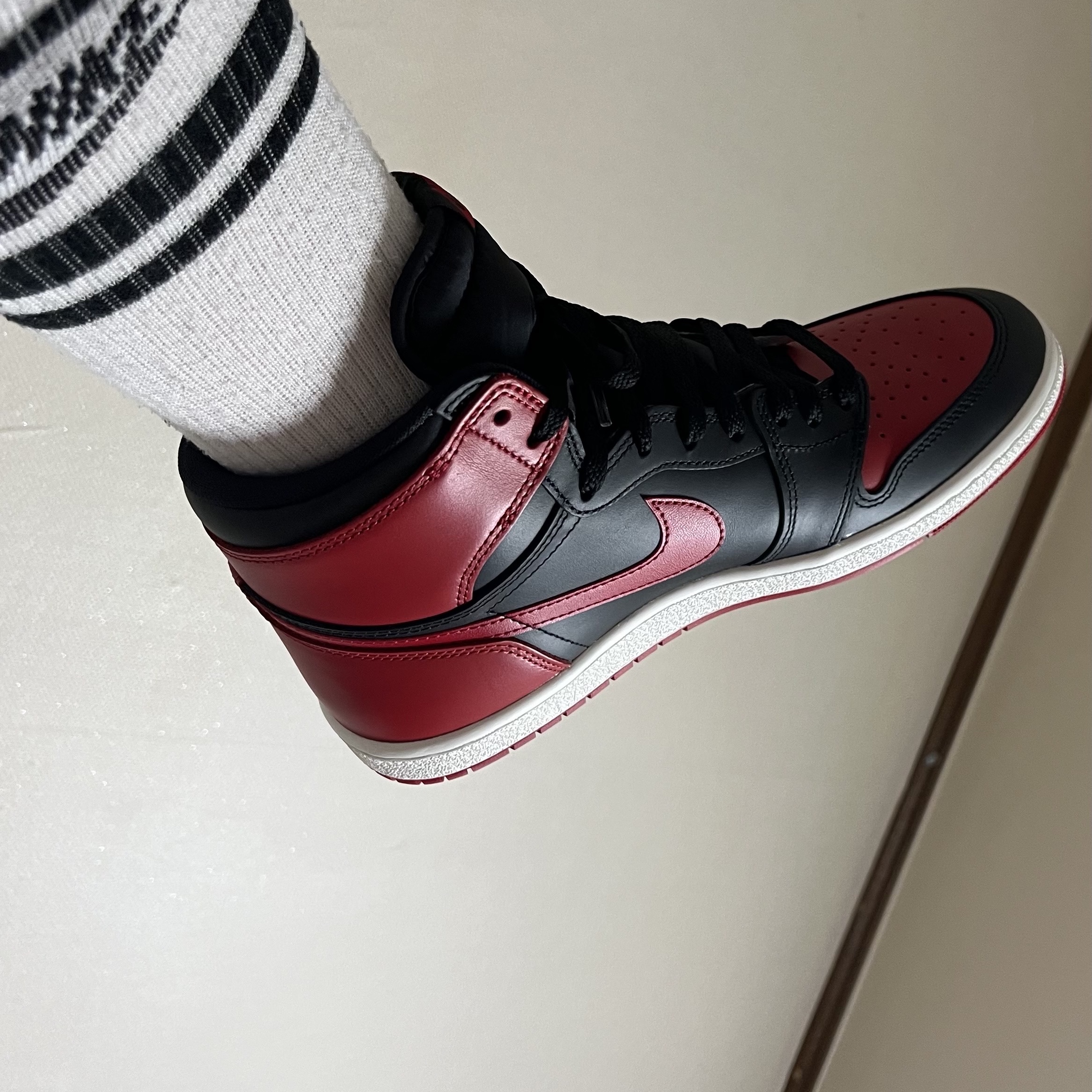 Jordan 1 High 85 Bred 착용 스타일 - 2
