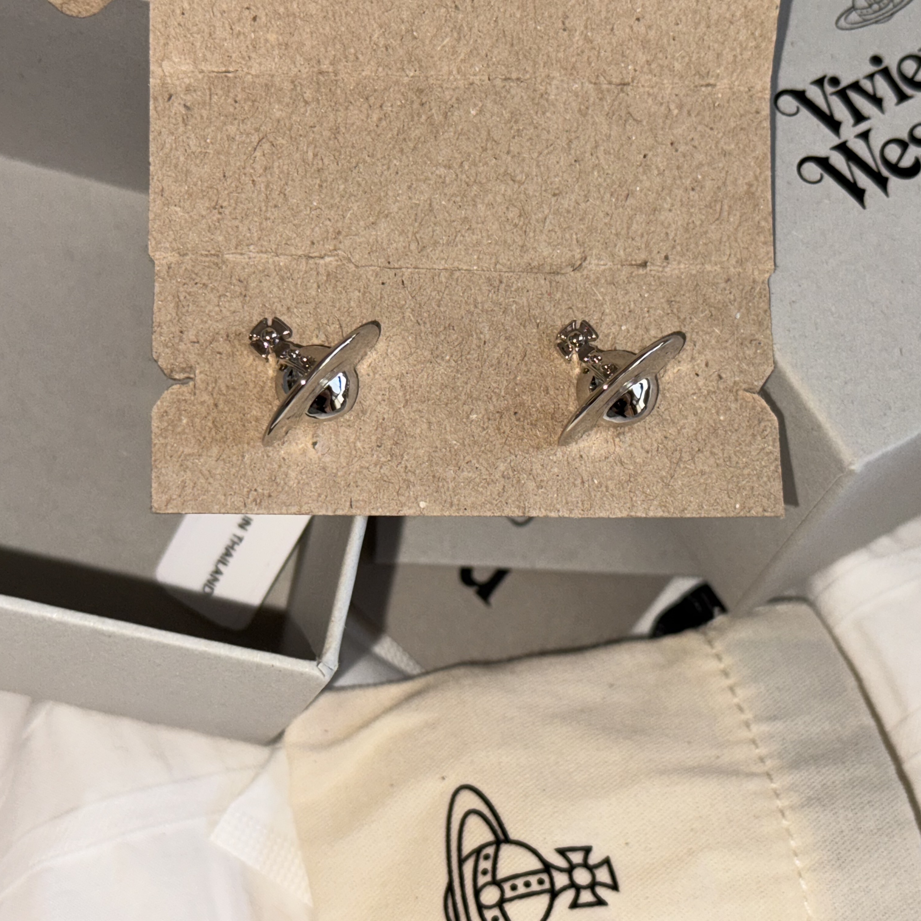 (W) Vivienne Westwood Solid Orb Earrings Silver 착용 스타일 - 3