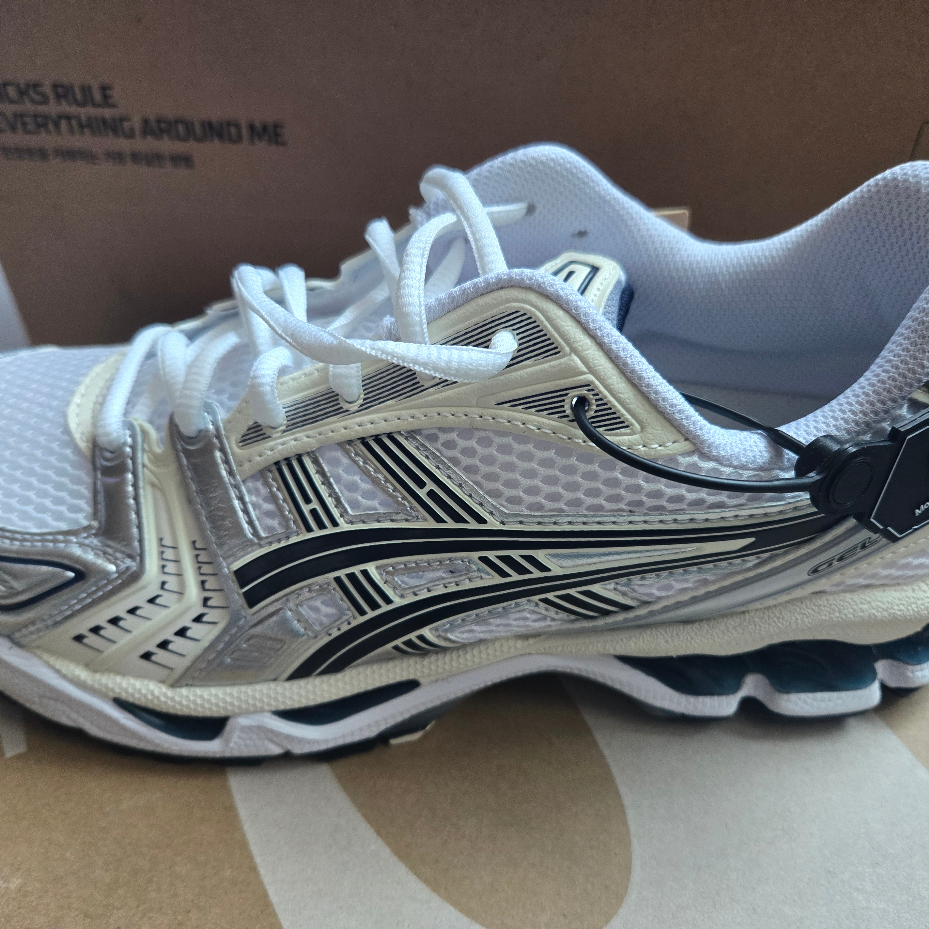 (W) Asics Gel-Kayano 14 White Midnight 착용 스타일