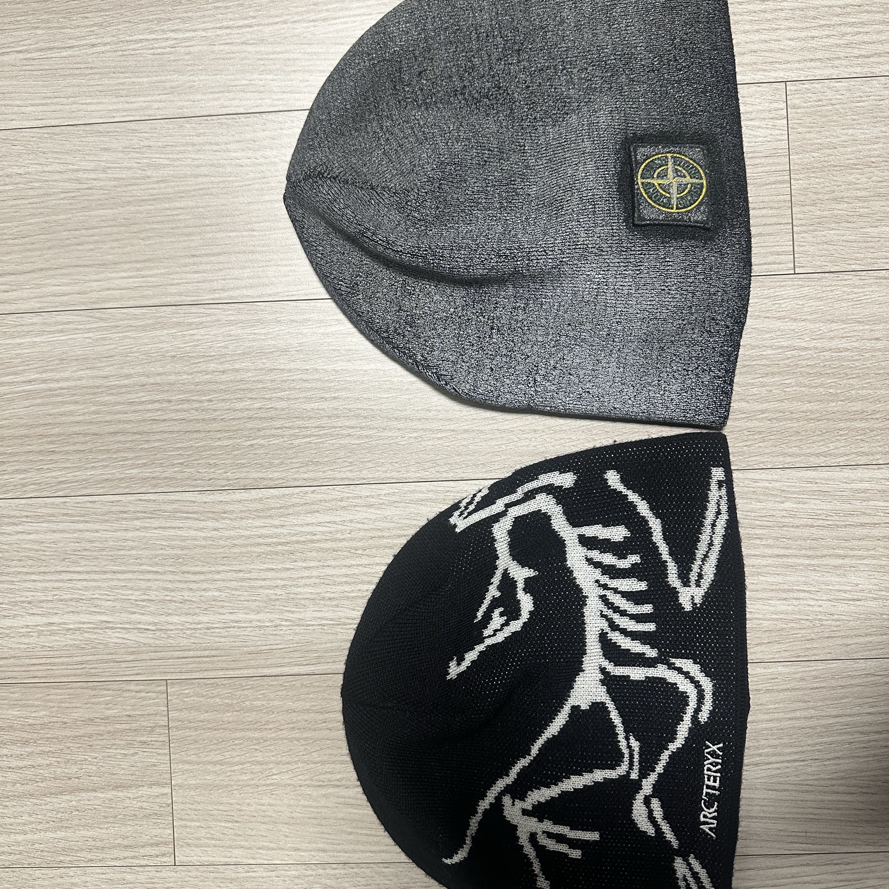 Supreme x Stone Island Reflective Beanie Black - 23FW, Arc'teryx Bird Head Toque Orca 착용 스타일 - 3