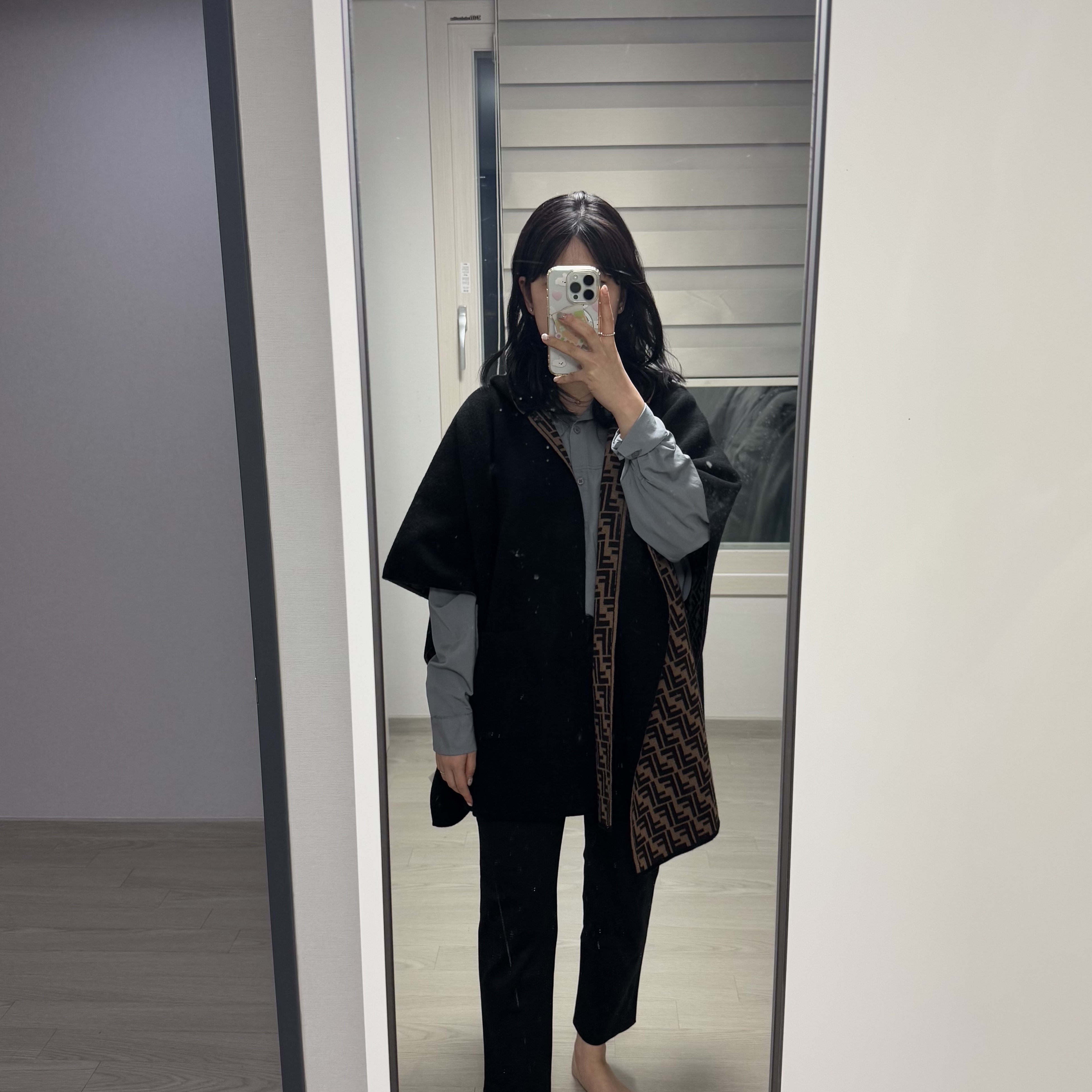 Fendi FF Cashmere Scarf Green 착용 스타일