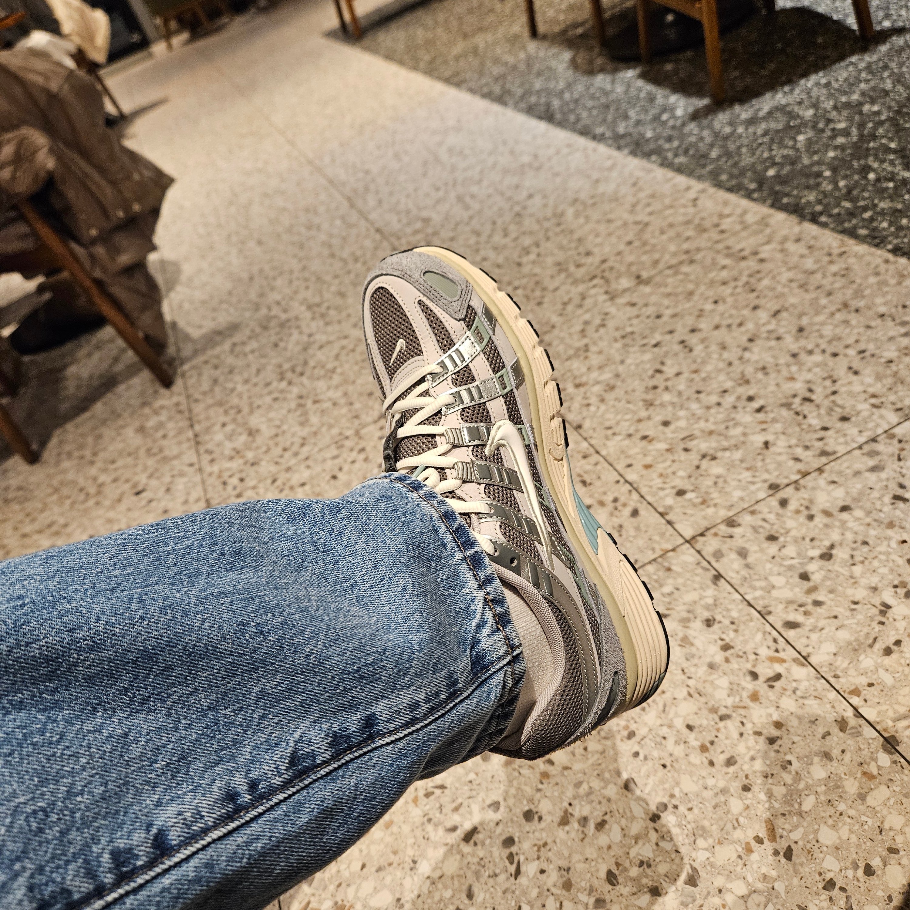 Nike P-6000 Flat Pewter Light Iron Ore 착용 스타일 - 1