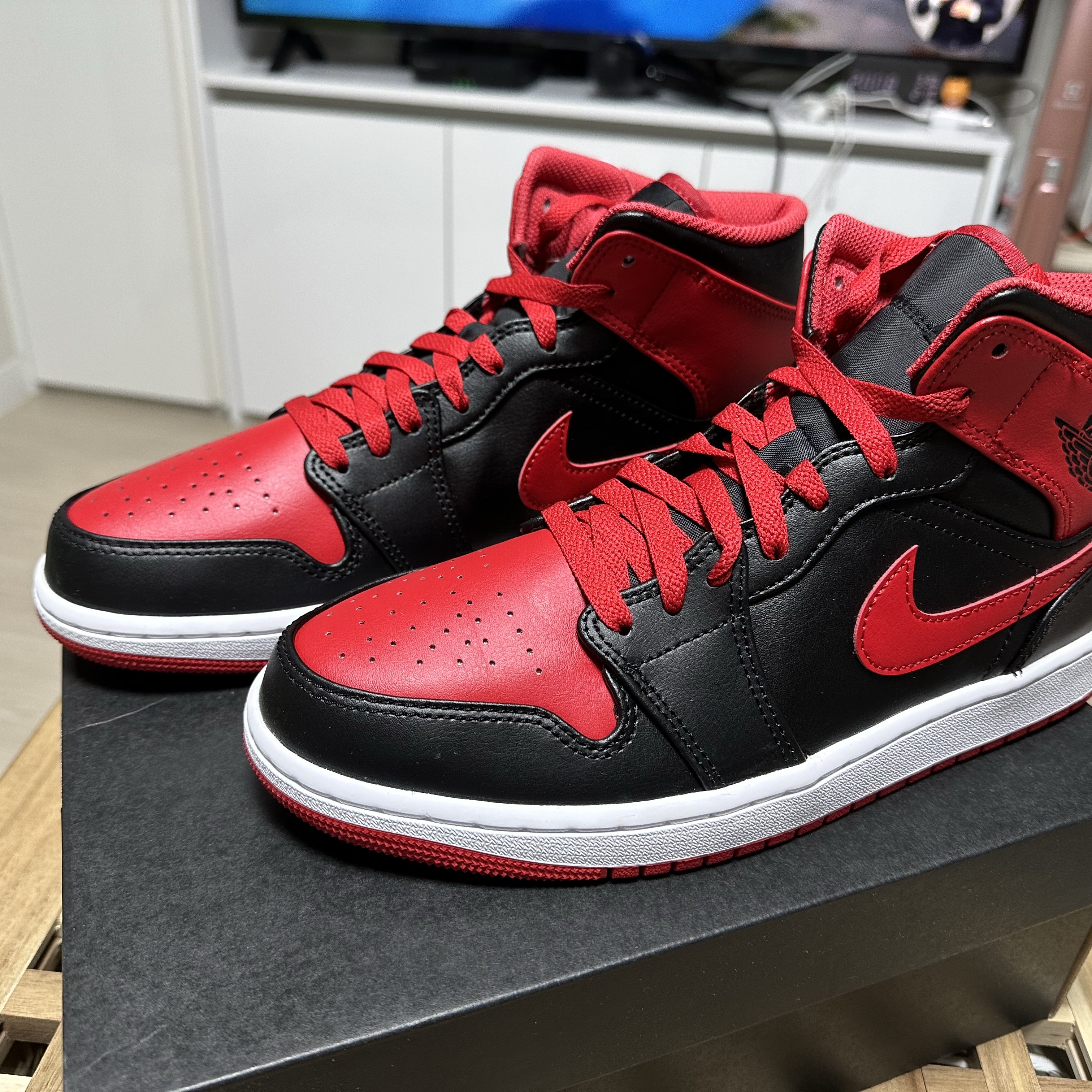 Jordan 1 Mid Bred Banned 2020 착용 스타일 - 2