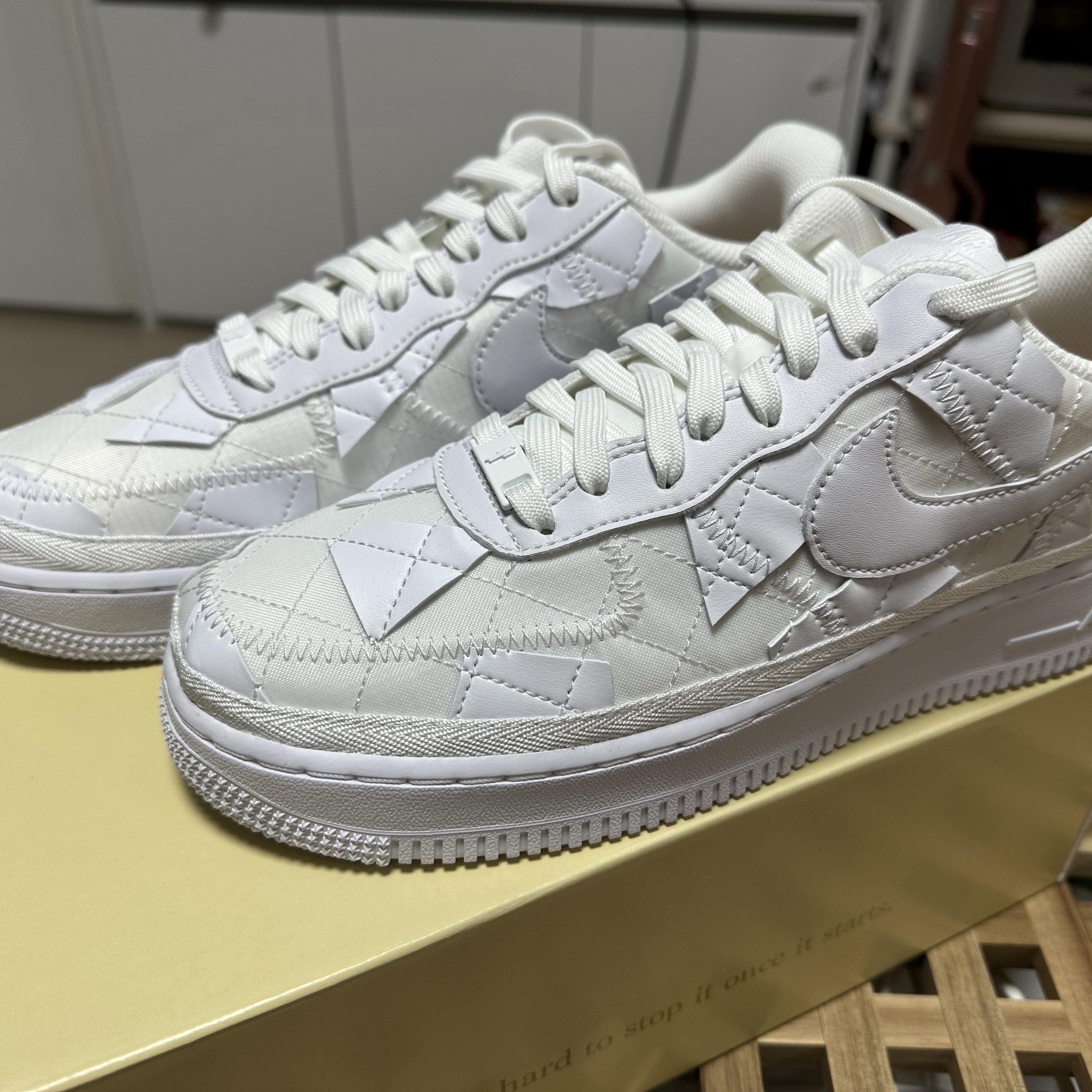 Nike x Billie Eilish Air Force 1 Low SP Triple White 착용 스타일 - 1