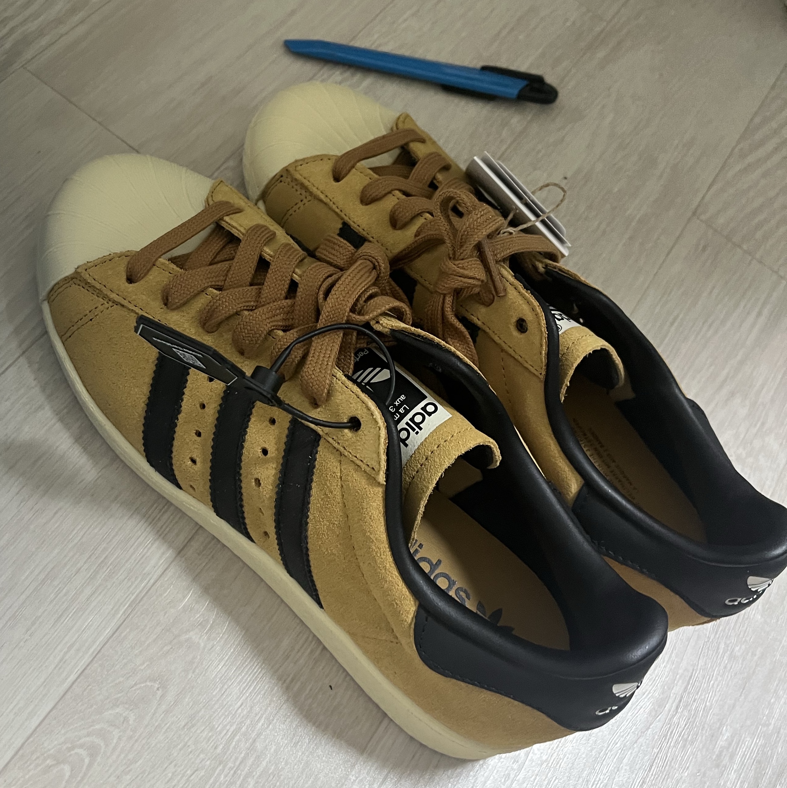 Adidas Superstar 82 Mesa Core Black 착용 스타일
