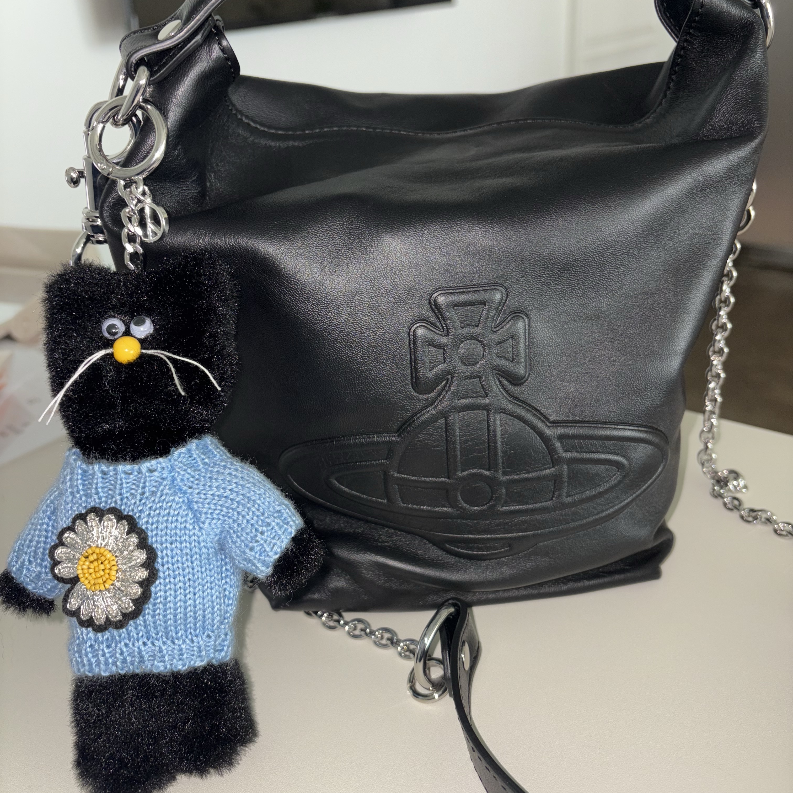 Monamhee x Peaceminusone Daihee Plush Keyring 착용 스타일