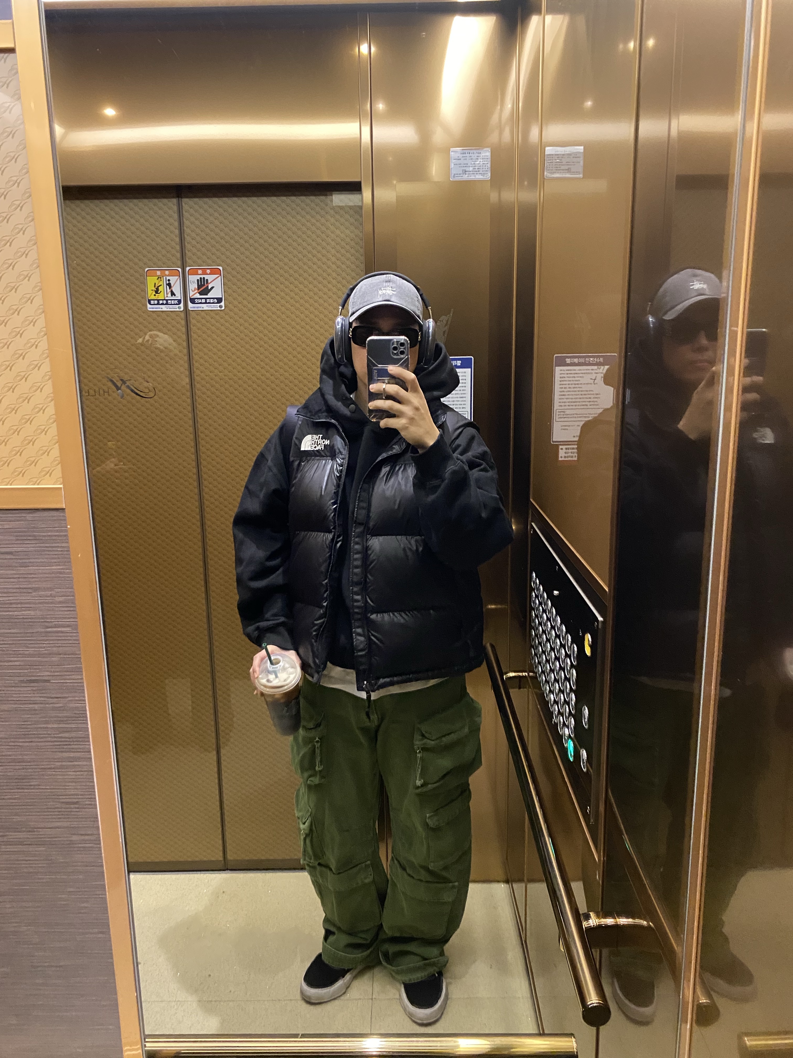 Apple AirPods Max USB C Midnight (Korean Ver.), Stussy Washed Basic Low Pro Cap Charcoal 착용 스타일