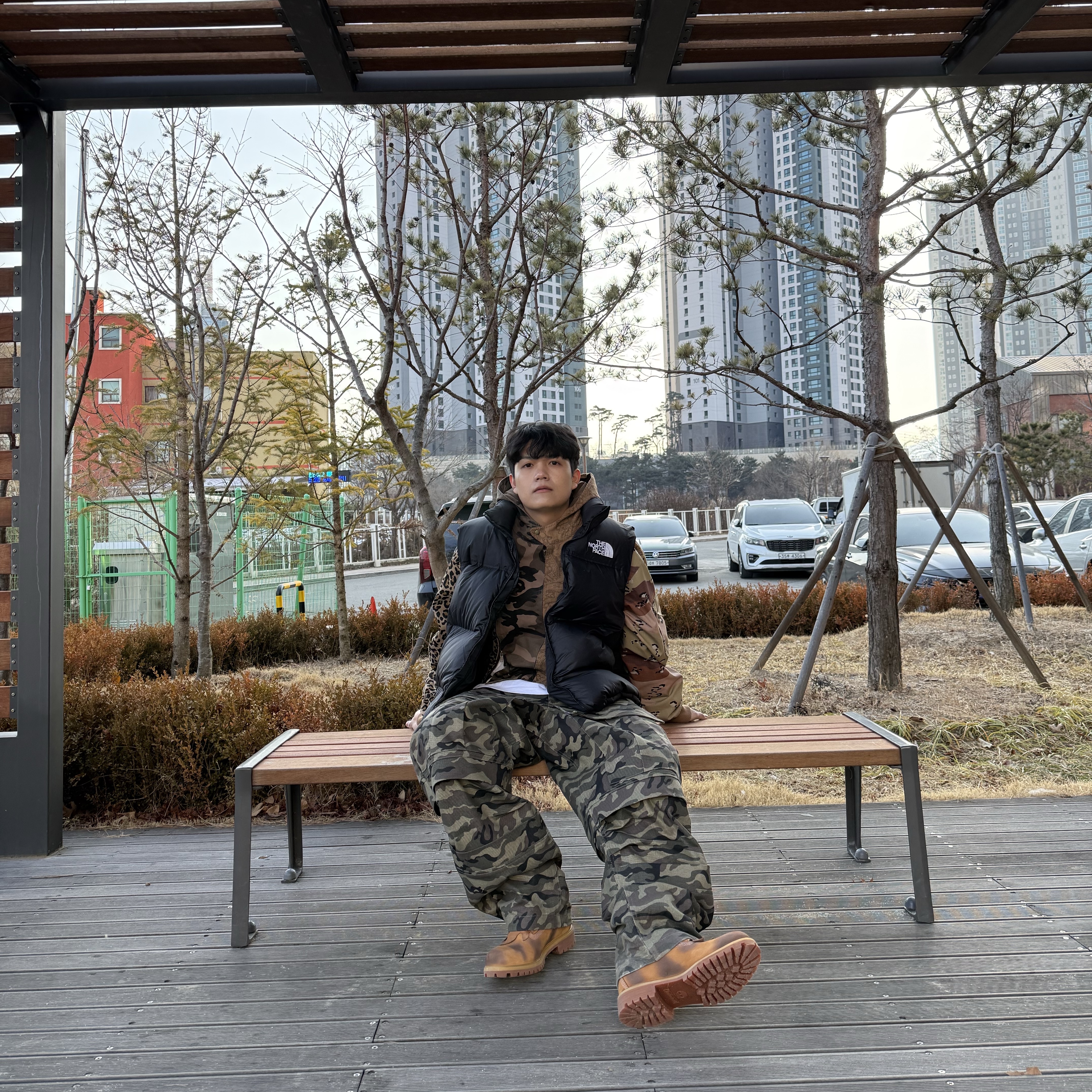 Timberland x Surgery 6 inch Boot Yellow - Wide, The North Face 1996 Retro Nuptse Vest Black 착용 스타일 - 4