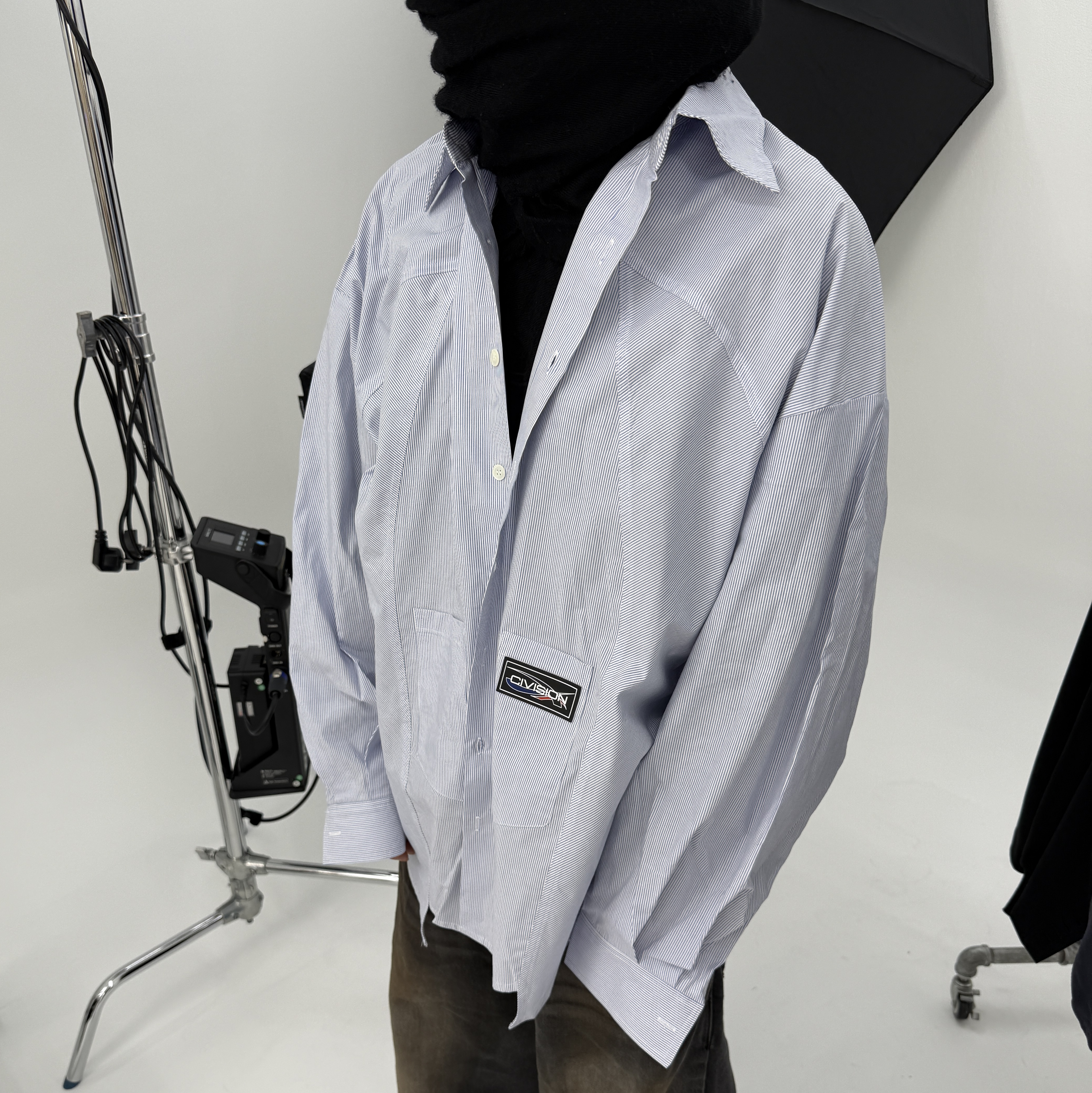 Civision by CSC Remake Striped Poplin Shirts Blue, Civision by CSC Double Faced Pants Washed Black 착용 스타일 - 1