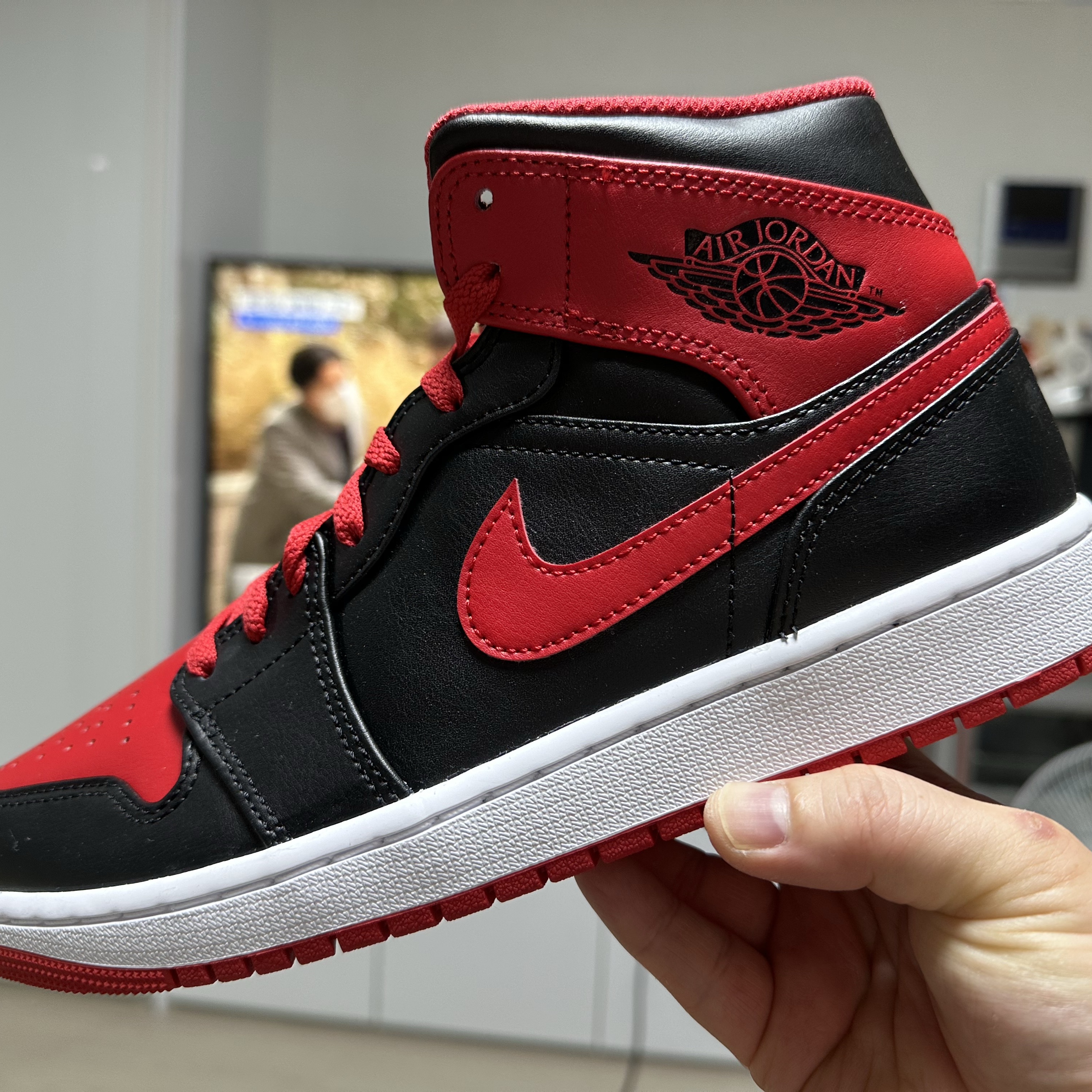 Jordan 1 Mid Bred Banned 2020 착용 스타일 - 5
